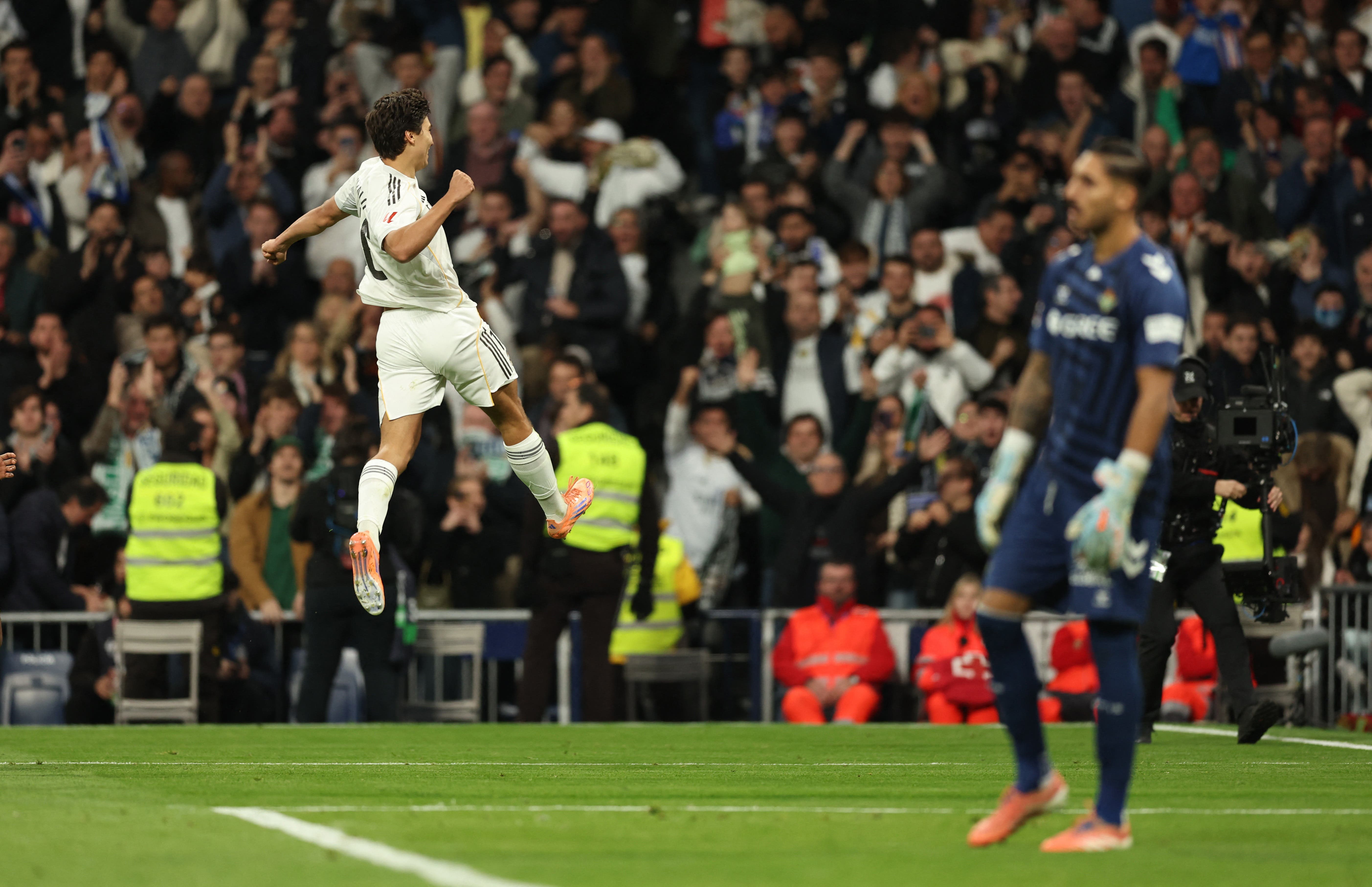 With Mbappé unavailable, Gonzalo García earned a surprise start and delivered a hat-trick to lead Real Madrid past Betis at the Bernabéu.


