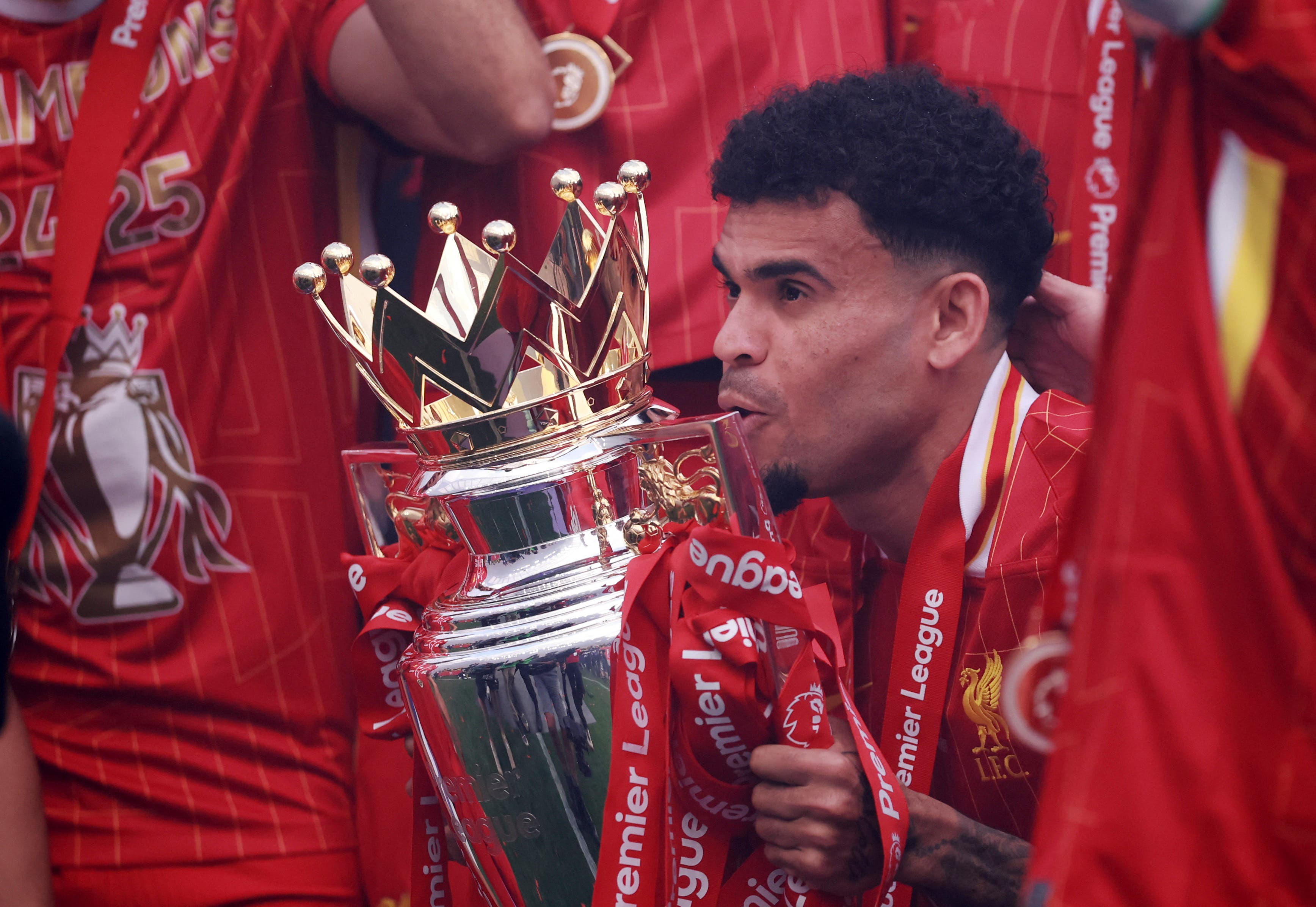 Soccer Football - Premier League - Liverpool v Crystal Palace - Anfield, Liverpool, Britain - May 25, 2025 Liverpool's Luis Diaz celebrates with the trophy after winning the Premier League REUTERS/Phil Noble 