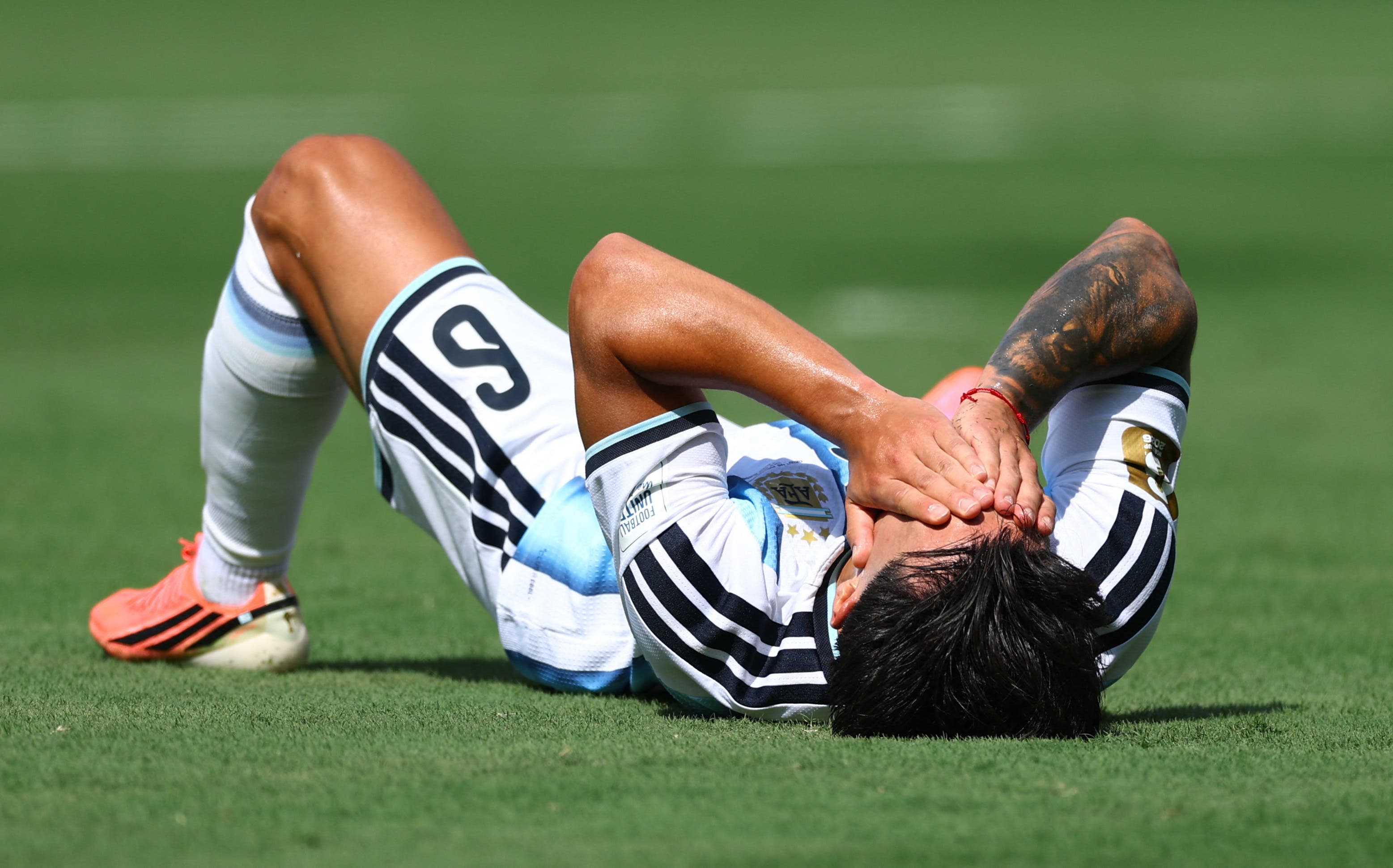 Soccer Football - FIFA World Cup 2026 - Final - Spain v Argentina - New York/New Jersey Stadium, East Rutherford, New Jersey, U.S. - July 19, 2026 Argentina's Lisandro Martinez reacts on the ground after sustaining an injury REUTERS/Hannah Mckay

