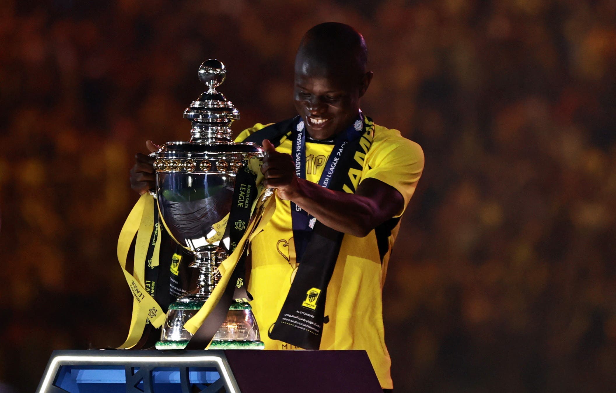 Soccer Football - Saudi Pro League - Al Ittihad v Damac - King Abdullah Sports City, Jeddah, Saudi Arabia - May 26, 2025 Al Ittihad's N'Golo Kante with the trophy after winning the Saudi Pro League REUTERS/Stringer
