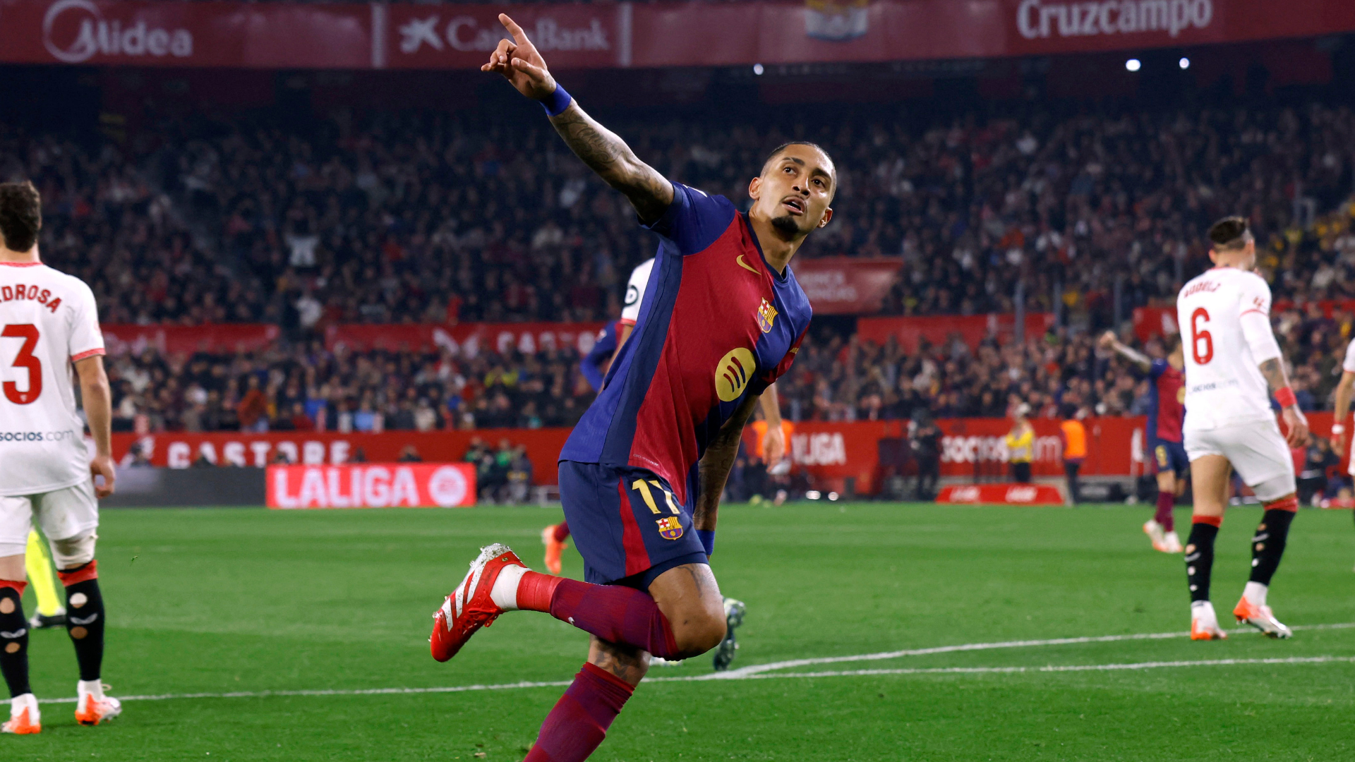 Raphinha playing for FC Barcelona.