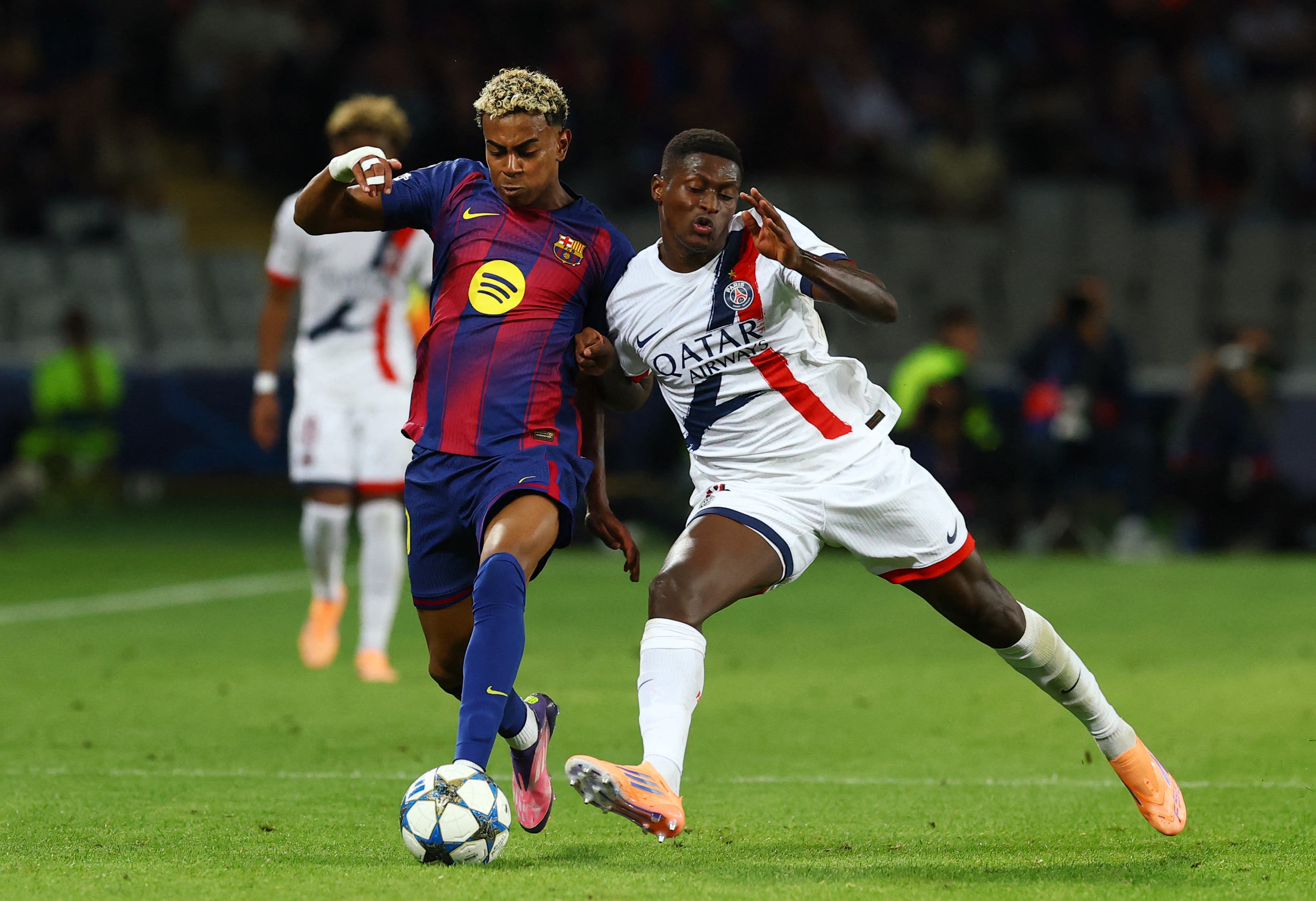Soccer Football - UEFA Champions League - FC Barcelona v Paris St Germain - Estadi Olimpic Lluis Companys, Barcelona, Spain - October 1, 2025 FC Barcelona's Lamine Yamal in action with Paris St Germain's Nuno Mendes REUTERS/Albert Gea