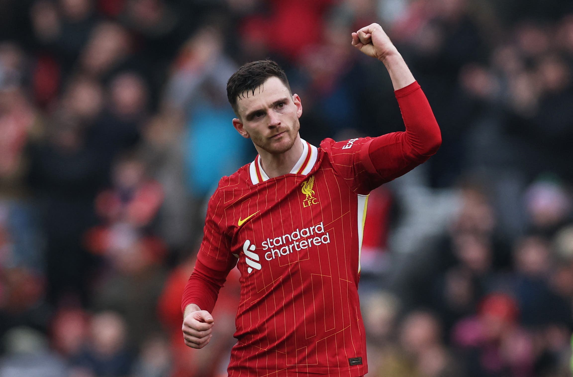 Andrew Robertson celebrando un gol con el Liverpool. 