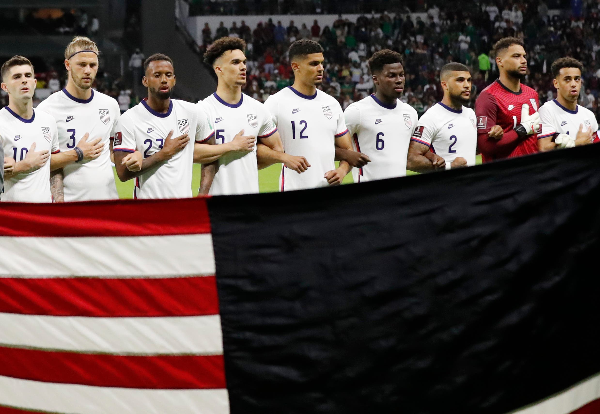 Soccer Football - World Cup - Concacaf Qualifiers - Mexico v United States - Estadio Azteca, Mexico City, Mexico - March 24, 2022 Players of the U.S. line up during the national anthems before the match REUTERS/Henry Romero