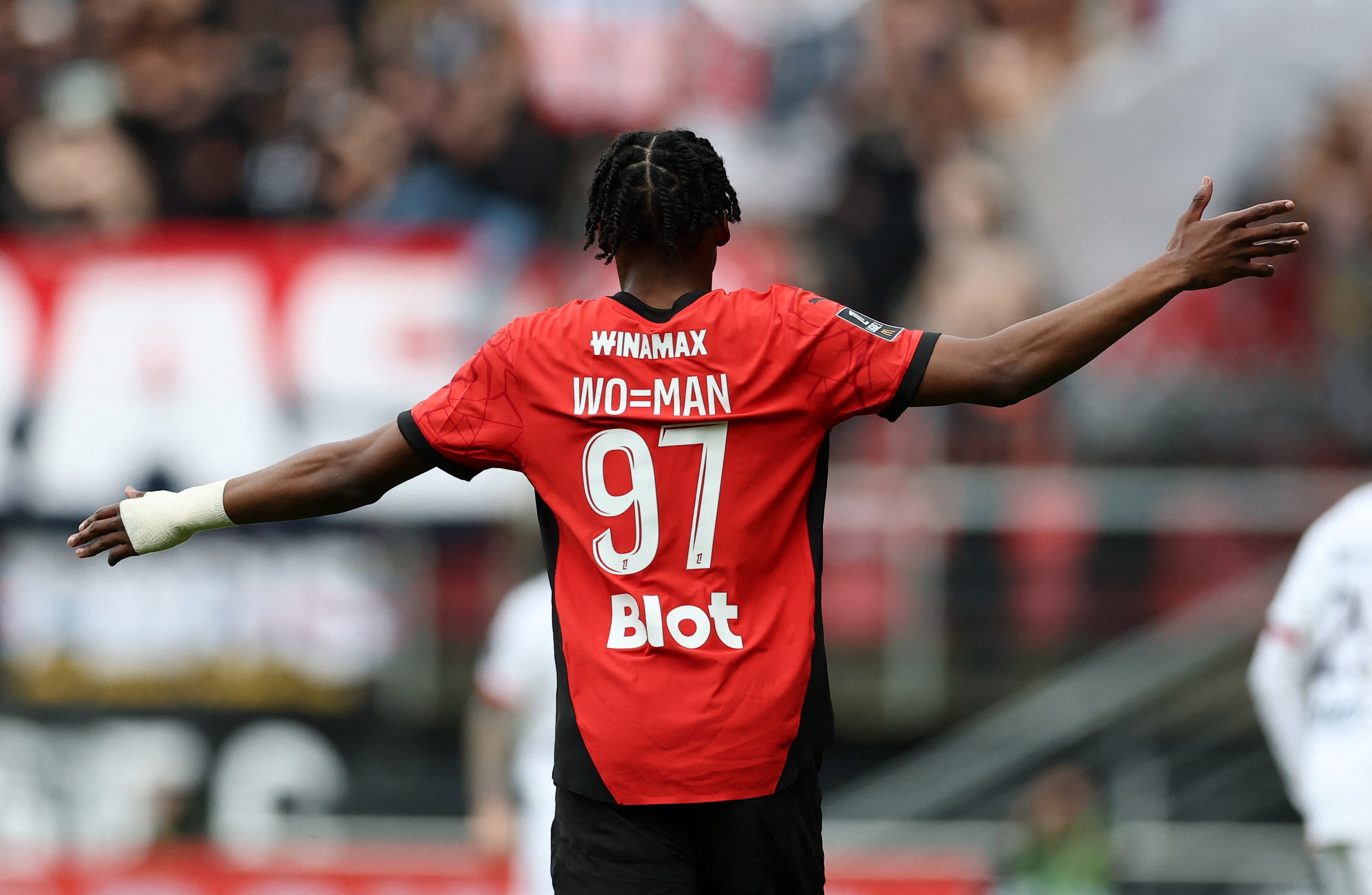 Jérémy Jacquet se ha convertido en el gran objetivo defensivo del Chelsea, pero Rennes no cede y exige 70 millones de euros.