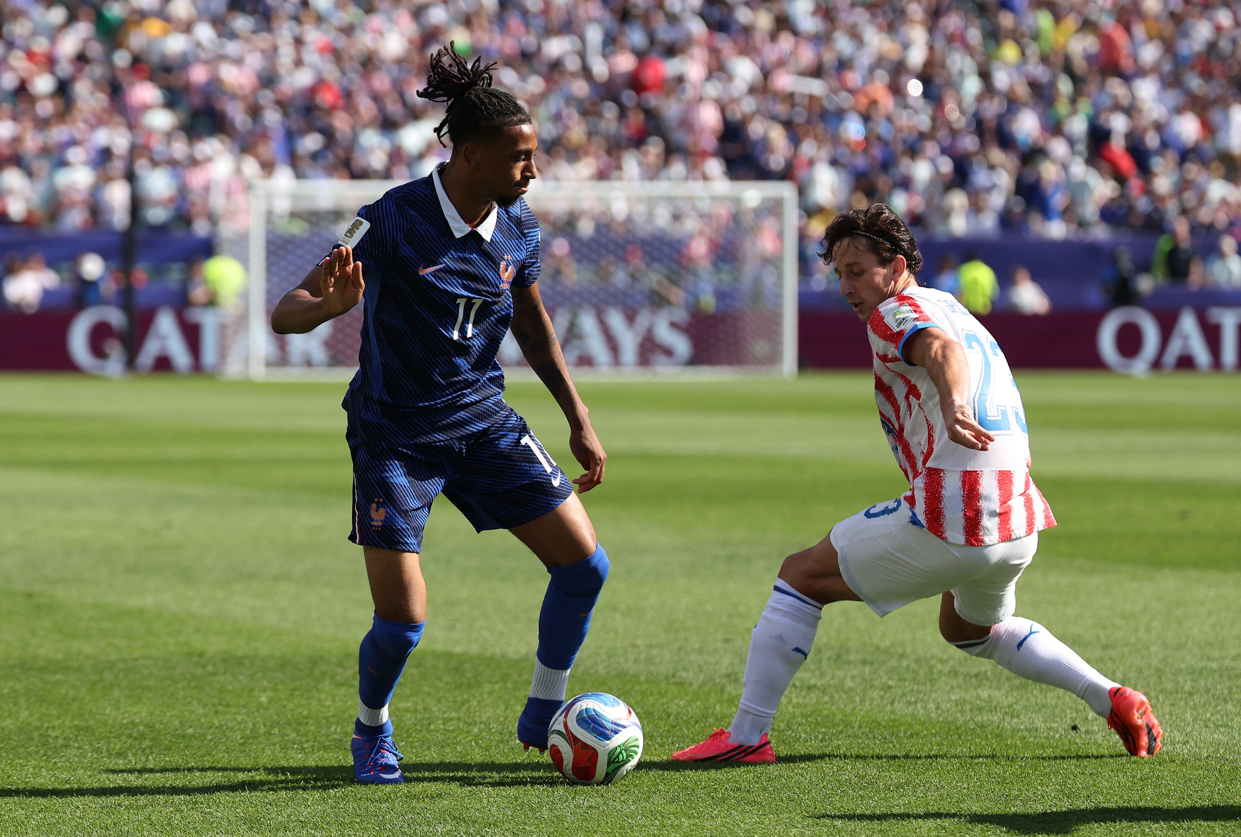 Soccer Football - FIFA World Cup 2026 - Round of 16 - Paraguay v France - Philadelphia Stadium, Philadelphia, Pennsylvania, U.S. - July 4, 2026 France's Michael Olise in action with Paraguay's Matias Galarza IMAGN IMAGES via Reuters/Bill Streicher

