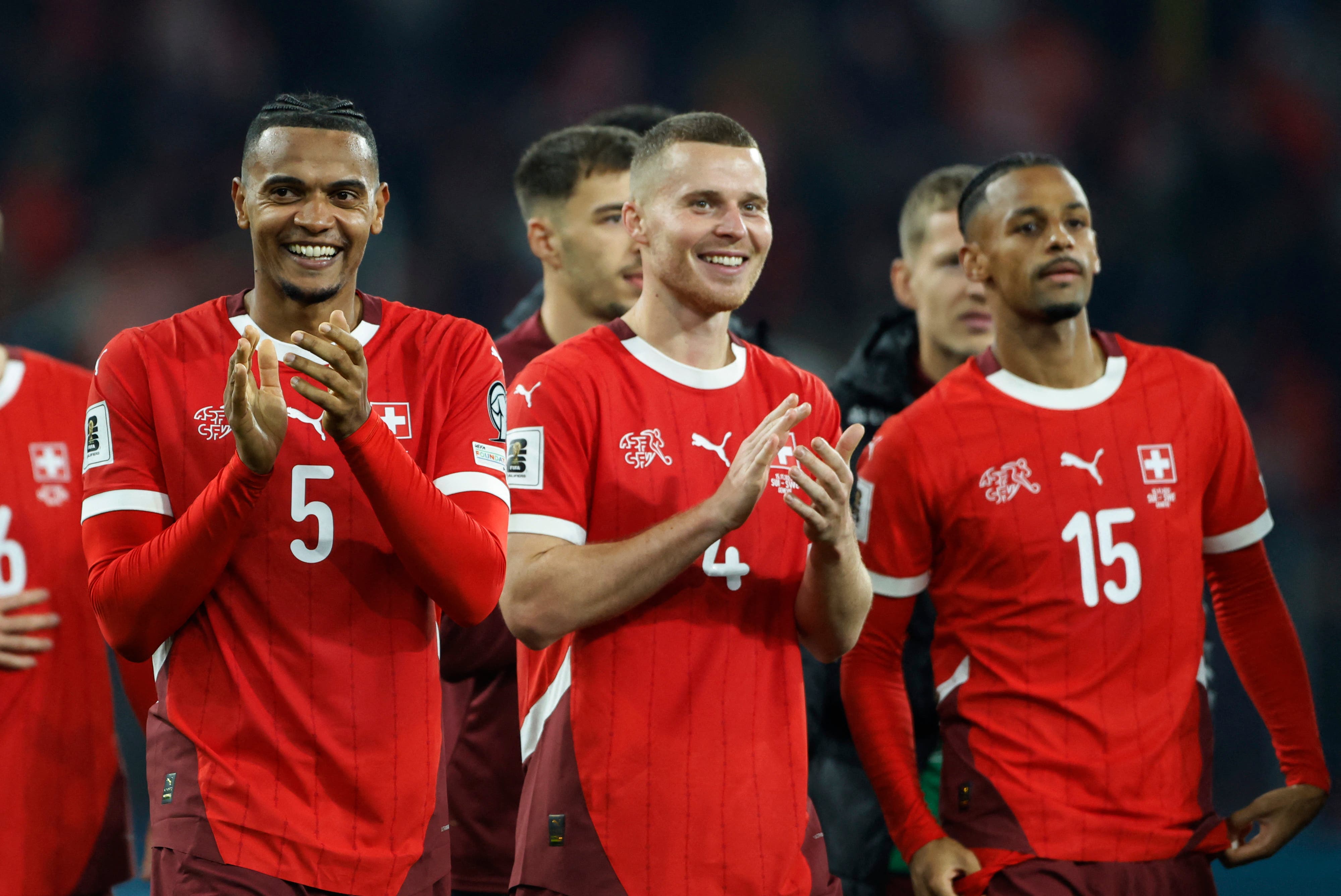 Soccer Football - FIFA World Cup - UEFA Qualifiers - Group B - Switzerland v Sweden - Stade de Geneve, Geneva, Switzerland - November 15, 2025 Switzerland's Manuel Akanji applauds fans after the match with Nico Elvedi REUTERS/Stefan Wermuth