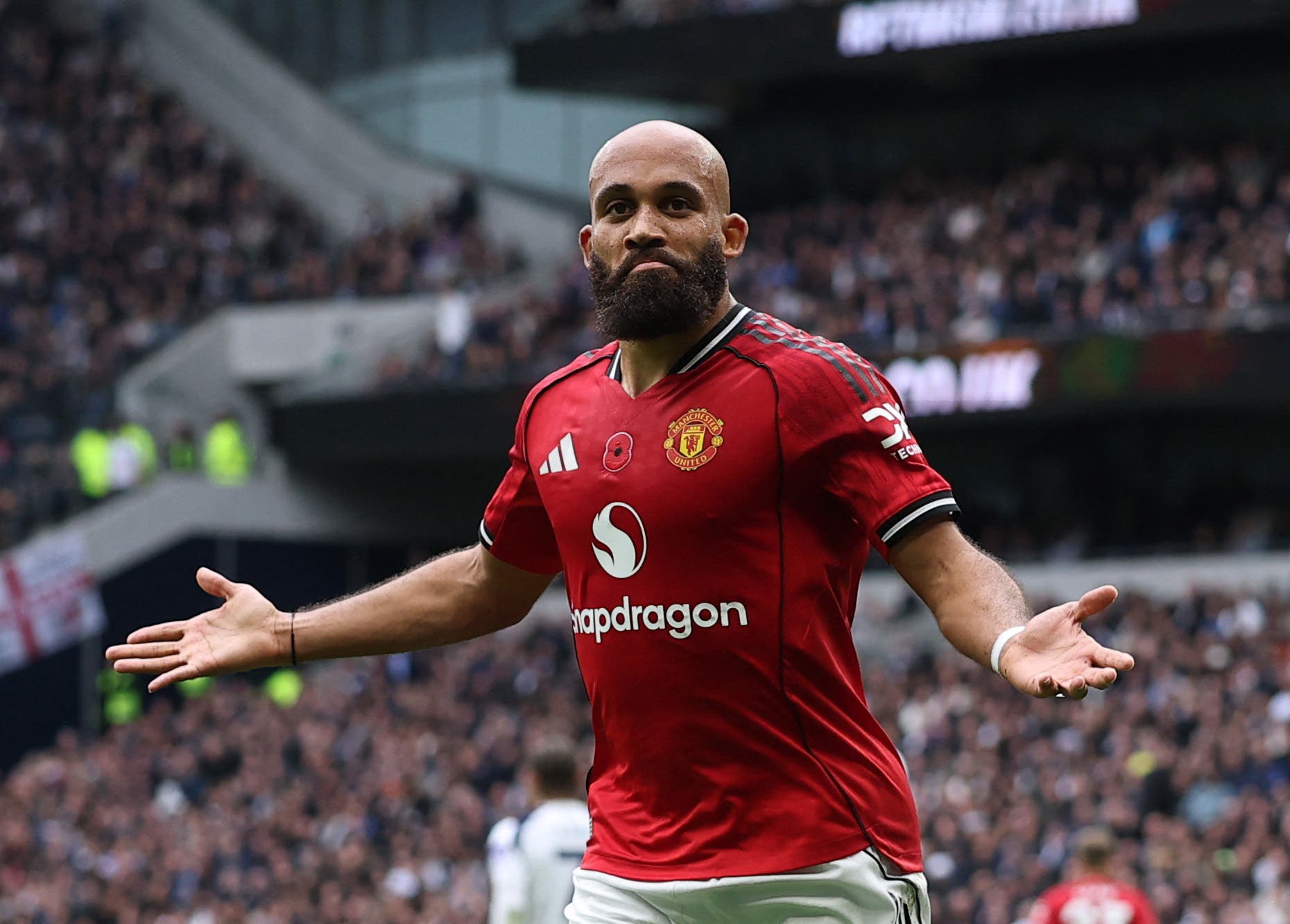 Soccer Football - Premier League - Tottenham Hotspur v Manchester United - Tottenham Hotspur Stadium, London, Britain - November 8, 2025 Manchester United's Bryan Mbeumo celebrates scoring their first goal REUTERS/Toby Melville