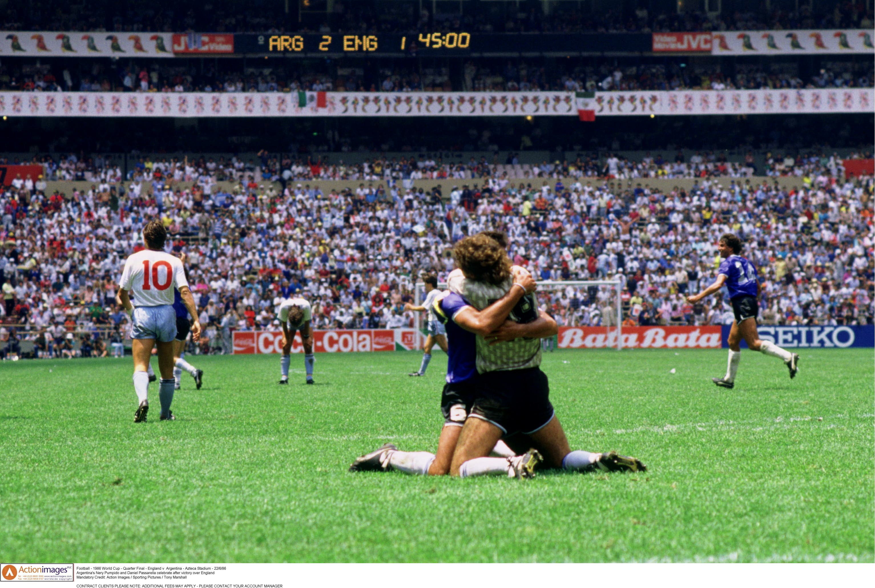 Football - 1986 FIFA World Cup - Quarter Final - England v Argentina - Azteca Stadium, Mexico City - 22/6/86 Argentina's Nery Pumpido and Daniel Passarella celebrate after victory over England Mandatory Credit: Action Images / Sporting Pictures / Tony Marshall CONTRACT CLIENTS PLEASE NOTE: ADDITIONAL FEES MAY APPLY - PLEASE CONTACT YOUR ACCOUNT MANAGER