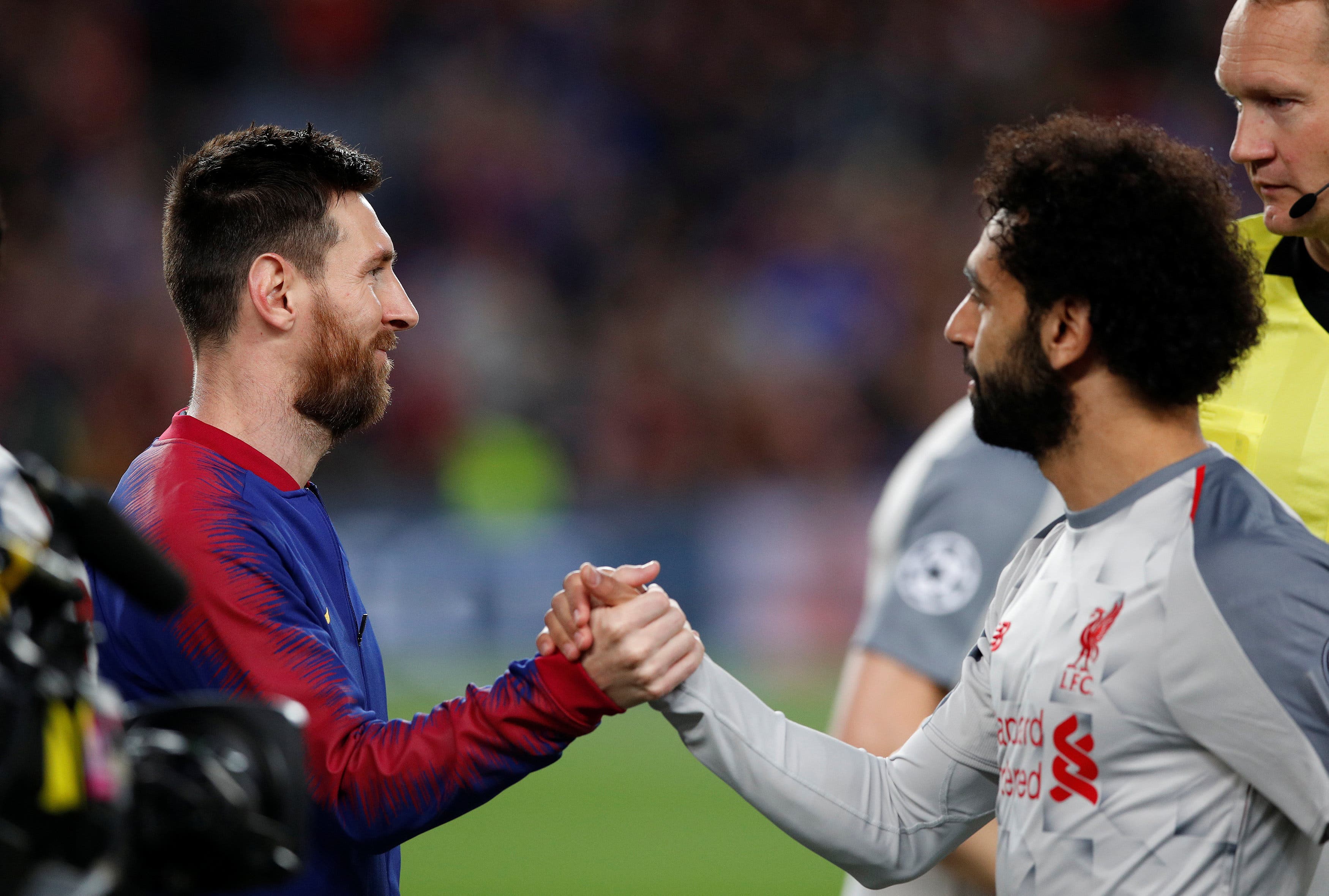 Soccer Football - Champions League Semi Final First Leg - FC Barcelona v Liverpool - Camp Nou, Barcelona, Spain - May 1, 2019 Barcelona's Lionel Messi shakes hands with Liverpool's Mohamed Salah before the match REUTERS/Albert Gea

