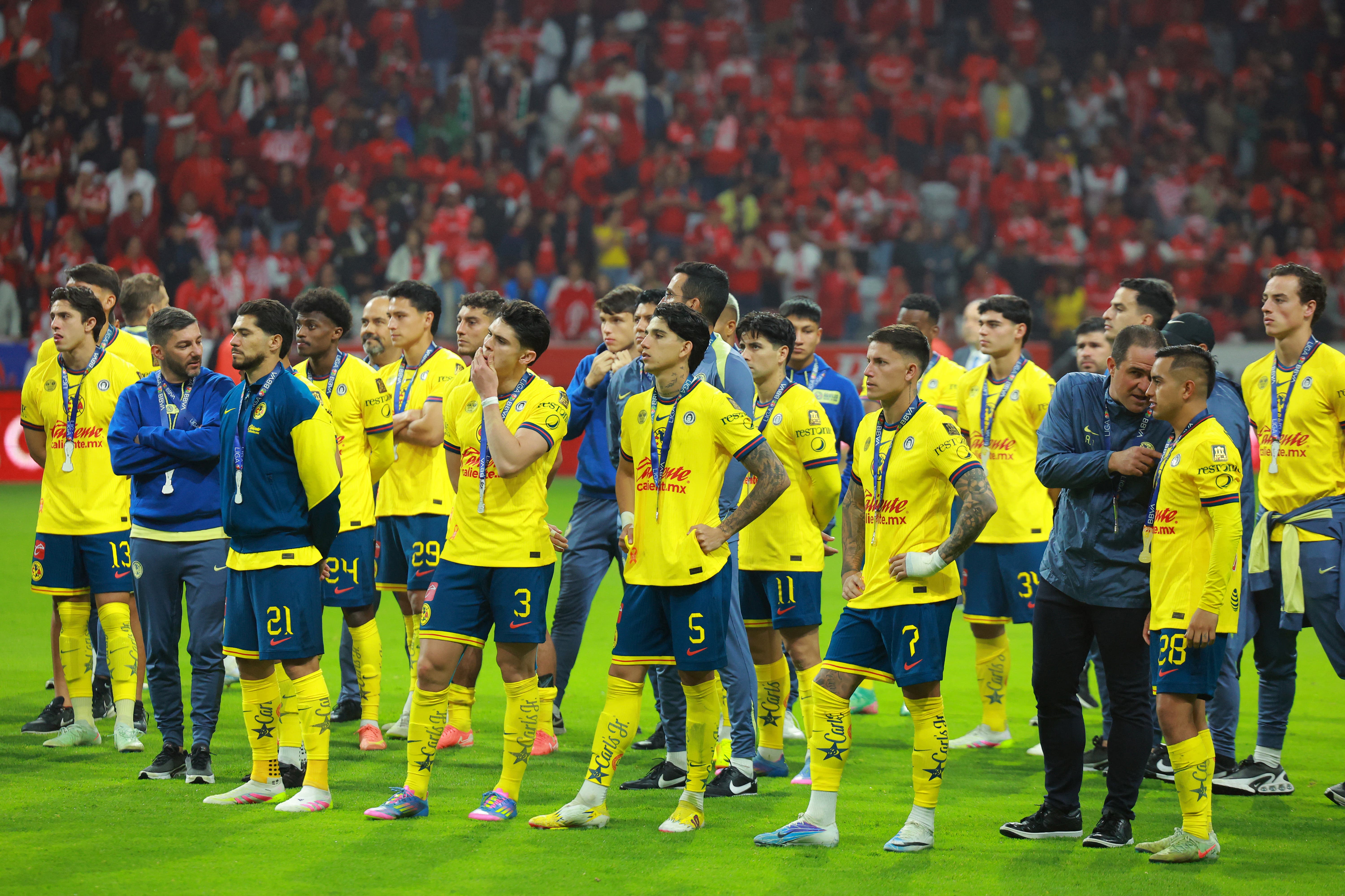 Soccer Football - Liga MX - Final - Second leg - Toluca v America - Estadio La Bombonera, Toluca, Mexico - May 25, 2025 America players look dejected after losing the Liga MX REUTERS/Raquel Cunha