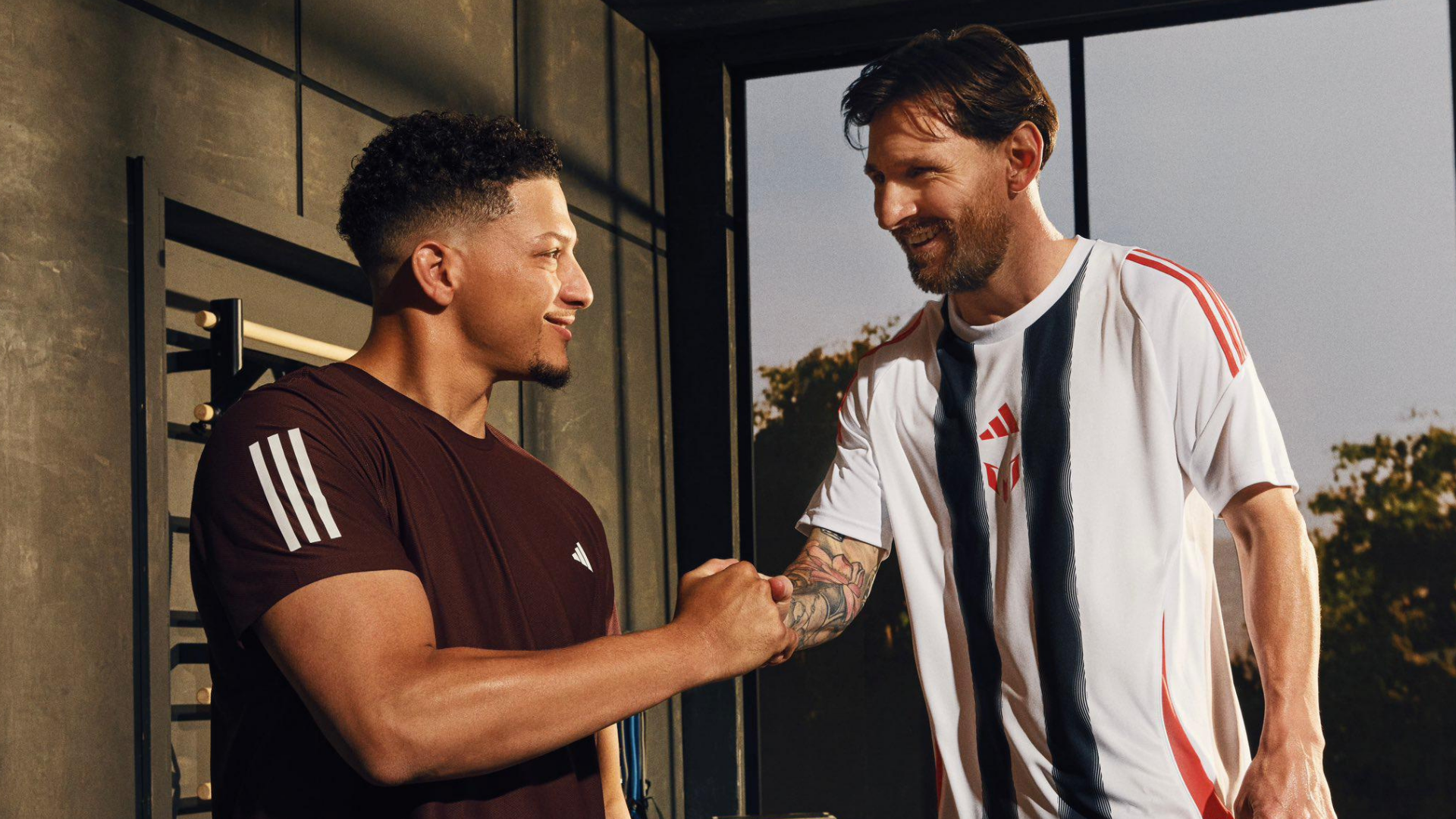 Lionel Messi and Patrick Mahomes starring at a Comercial together