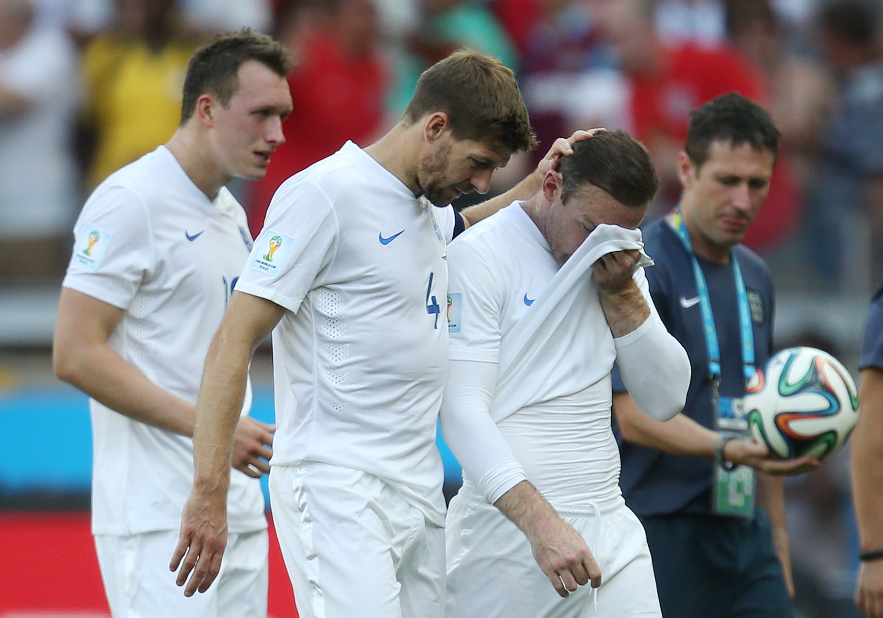 Football - Costa Rica v England - FIFA World Cup Brazil 2014 - Group D - Estadio Mineirao, Belo Horizonte, Brazil - 24/6/14 England's Steven Gerrard (2nd L) and Wayne Rooney look dejected after the match Mandatory Credit: Action Images / Carl Recine Livepic EDITORIAL USE ONLY.

