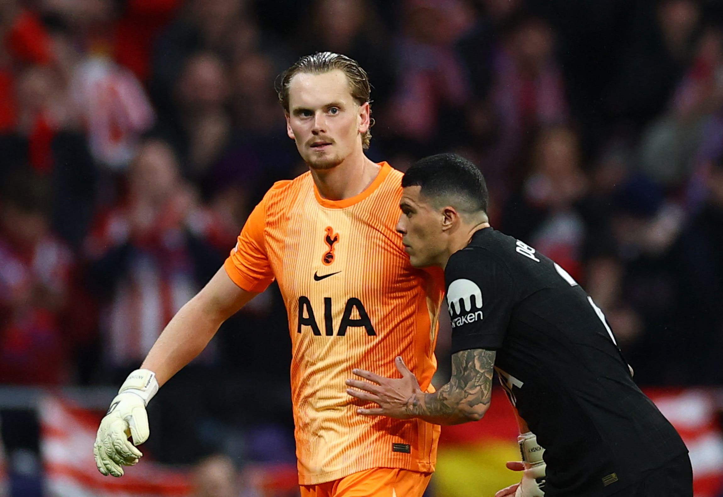 Soccer Football - UEFA Champions League - Round of 16 - First Leg - Atletico Madrid v Tottenham Hotspur - Riyadh Air Metropolitano, Madrid, Spain - March 10, 2026 Tottenham Hotspur's Antonin Kinsky with Pedro Porro after being substituted Action Images via Reuters/Matthew Childs