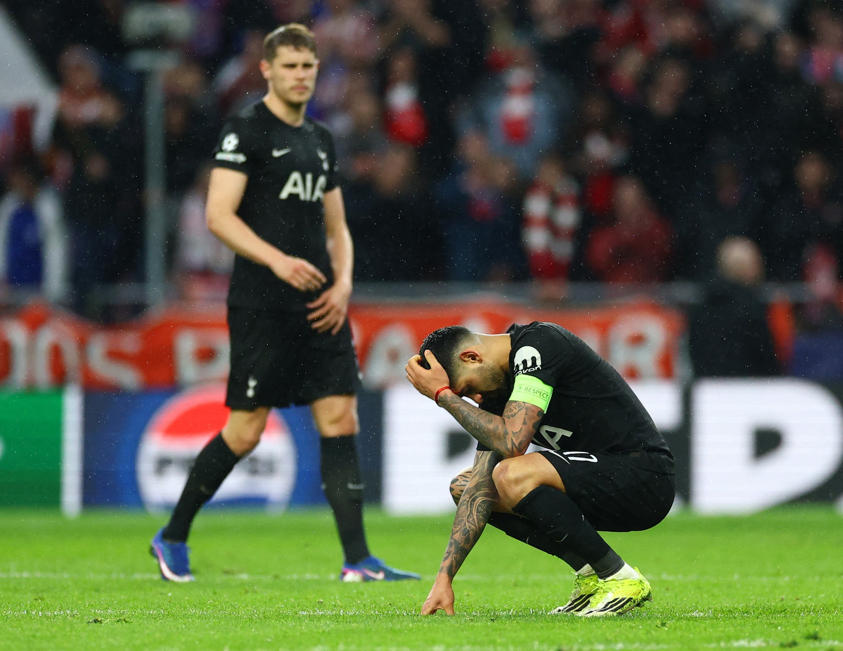Soccer Football - UEFA Champions League - Round of 16 - First Leg - Atletico Madrid v Tottenham Hotspur - Riyadh Air Metropolitano, Madrid, Spain - March 10, 2026 Tottenham Hotspur's Cristian Romero reacts after sustaining an injury Action Images via Reuters/Matthew Childs