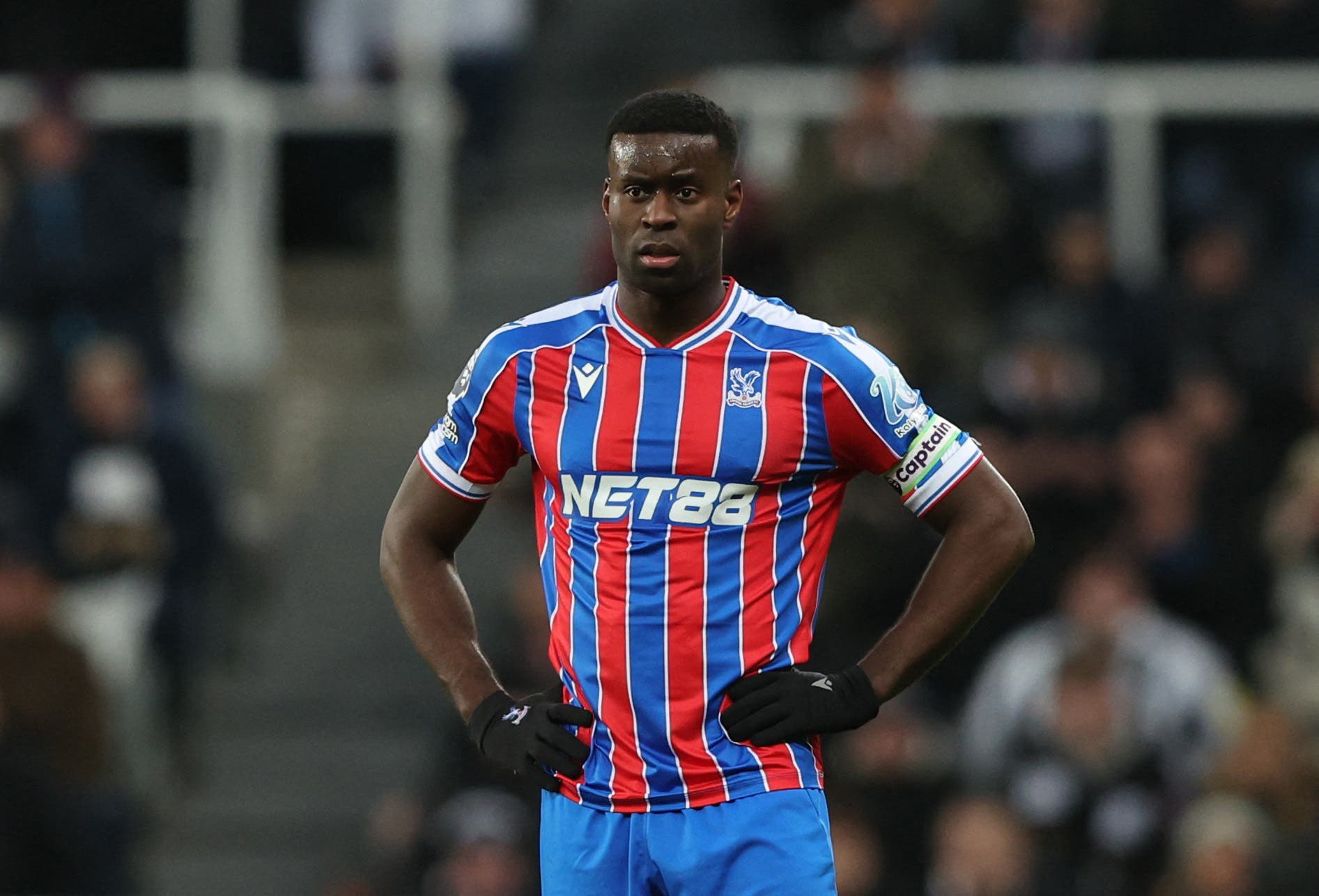 Manchester City have stepped up their search for defensive reinforcements, and one of the Premier League’s most sought-after center backs is now firmly on their radar.