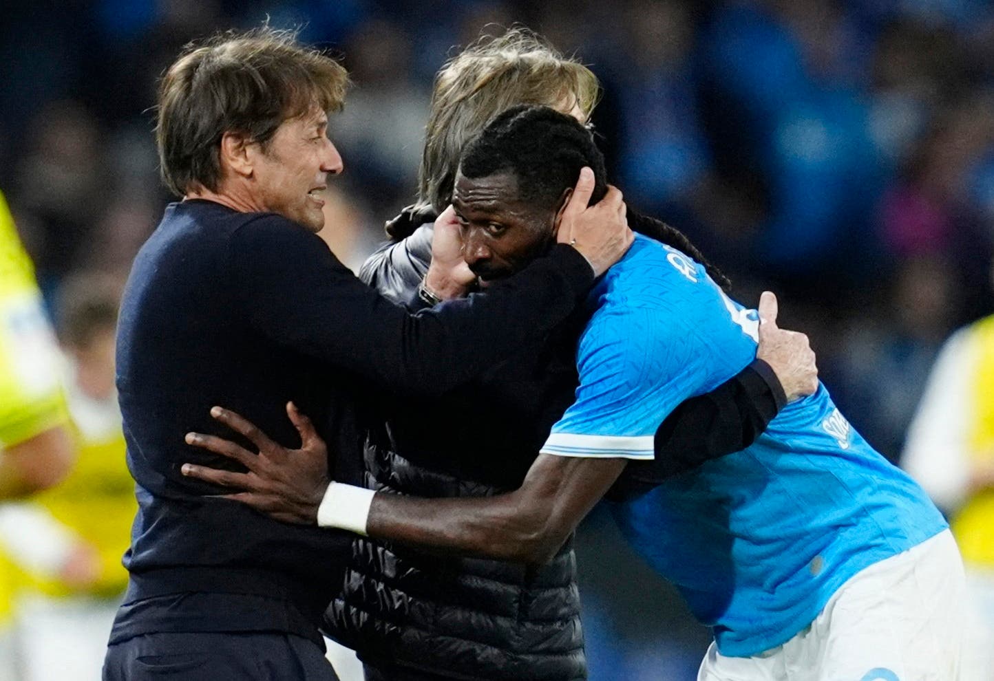 Soccer Football - Serie A - Napoli v Inter Milan - Stadio Diego Armando Maradona, Naples, Italy - October 25, 2025 Napoli's Frank Anguissa celebrates scoring their third goal with coach Antonio Conte REUTERS/Matteo Ciambelli