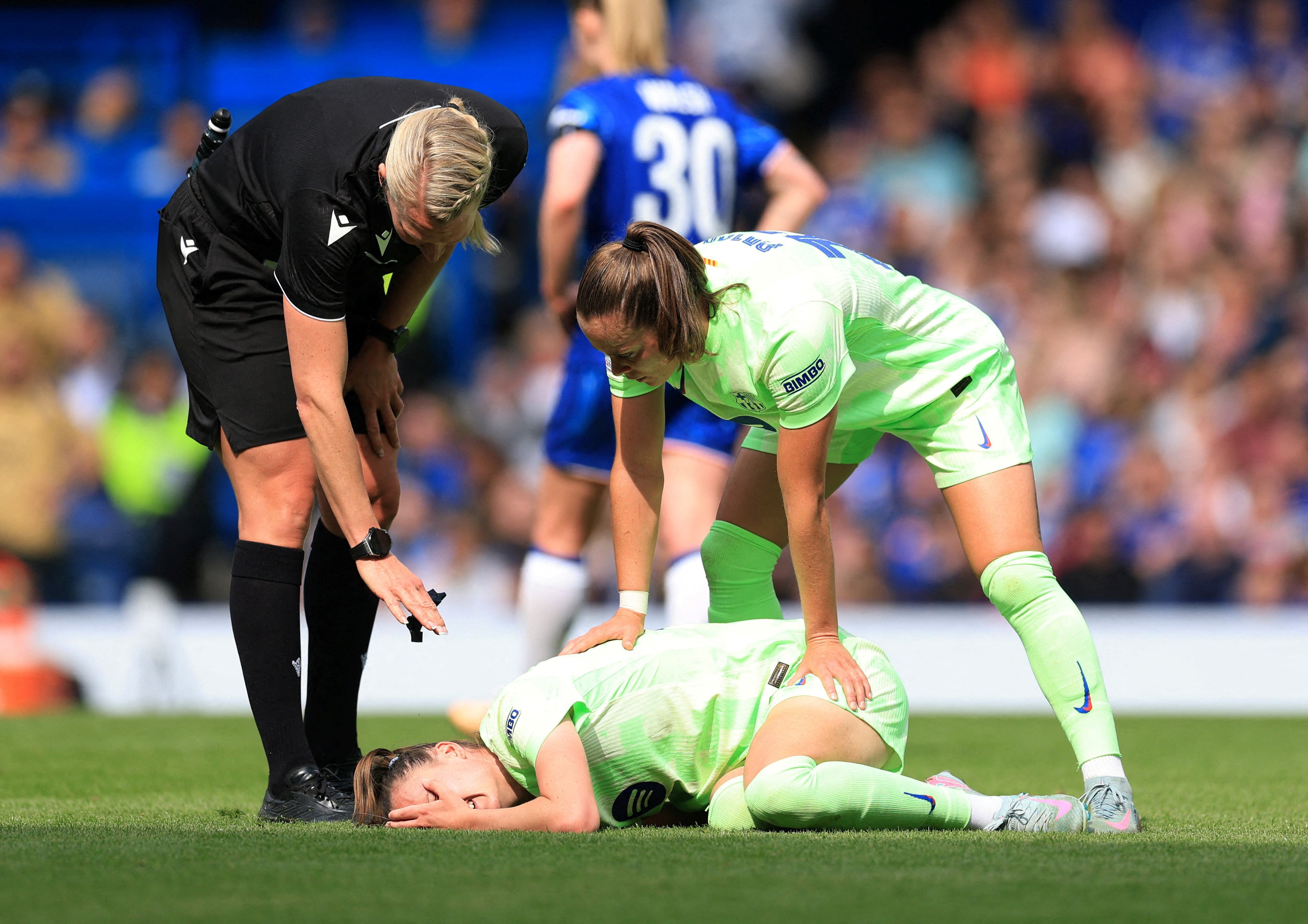Soccer Football - Women's Champions League - Semi Final - Second Leg - Chelsea v FC Barcelona - Stamford Bridge, London, Britain - April 27, 2025 FC Barcelona's Caroline Graham Hansen reacts after sustaining an injury REUTERS/Andrew Boyers 