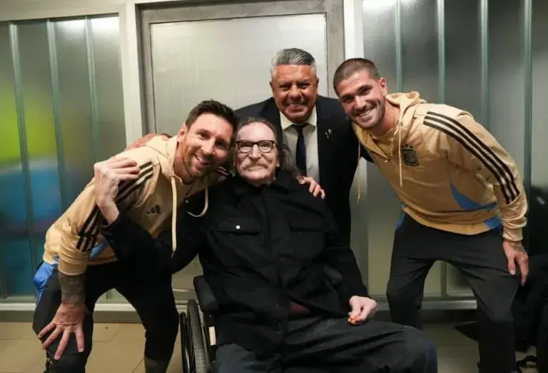 Charlie García, Lionel Messi y Rodrigo de Paul.
