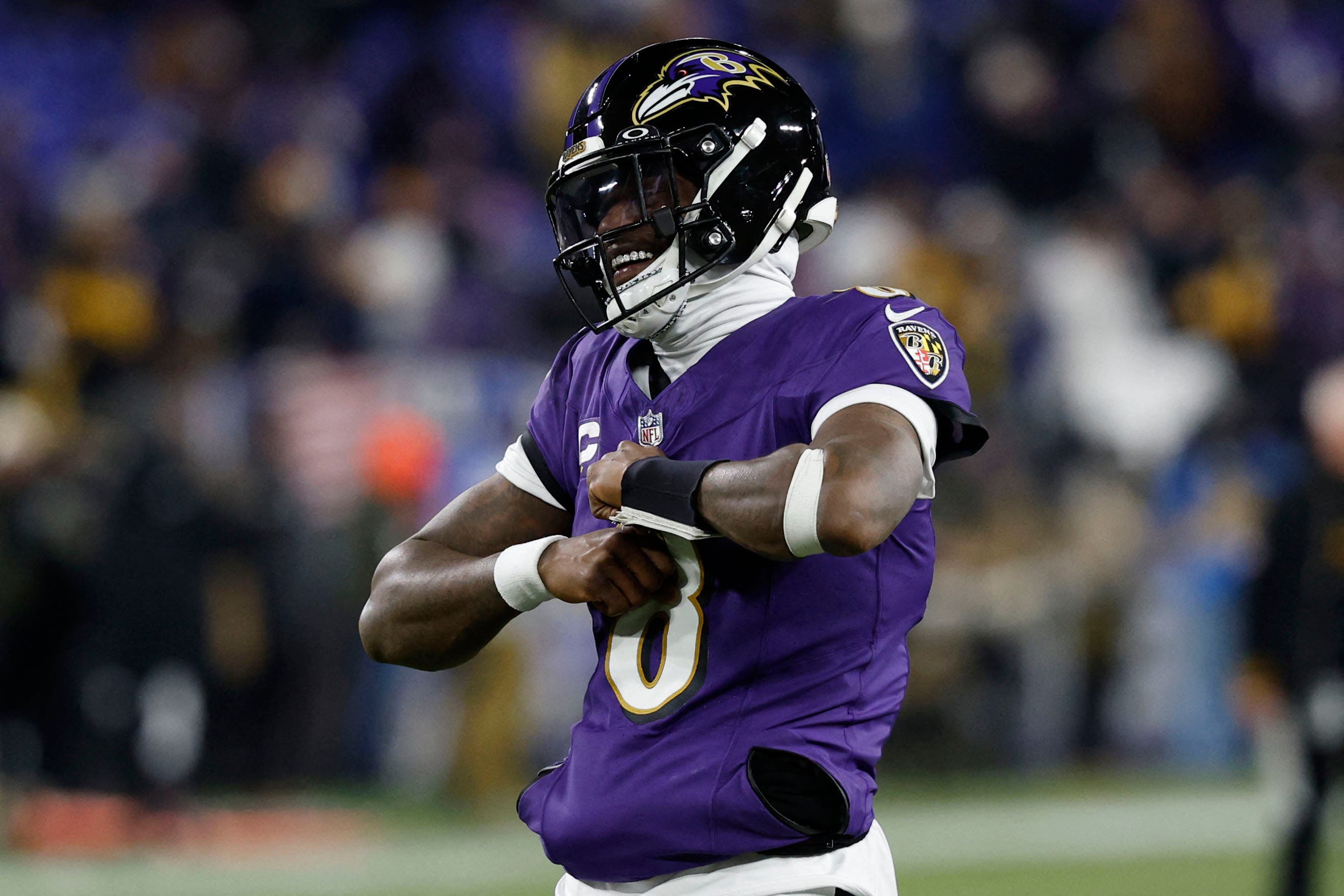 Lamar Jackson festeja durante un partido con los Baltimore Ravens.