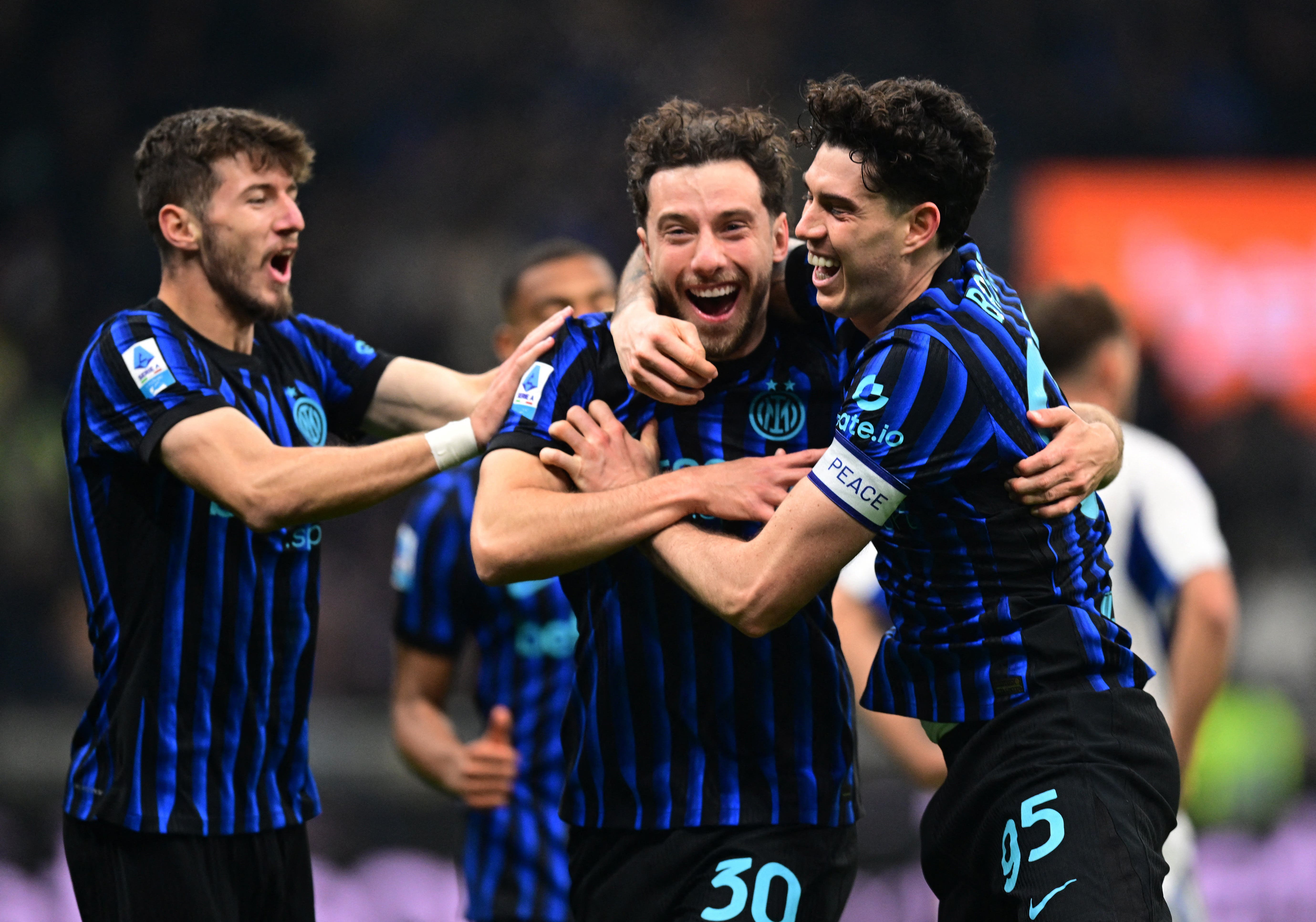Soccer Football - Serie A - Inter Milan v Como - San Siro, Milan, Italy - December 6, 2025 Inter Milan's Carlos Augusto celebrates scoring their fourth goal with Alessandro Bastoni REUTERS/Daniele Mascolo