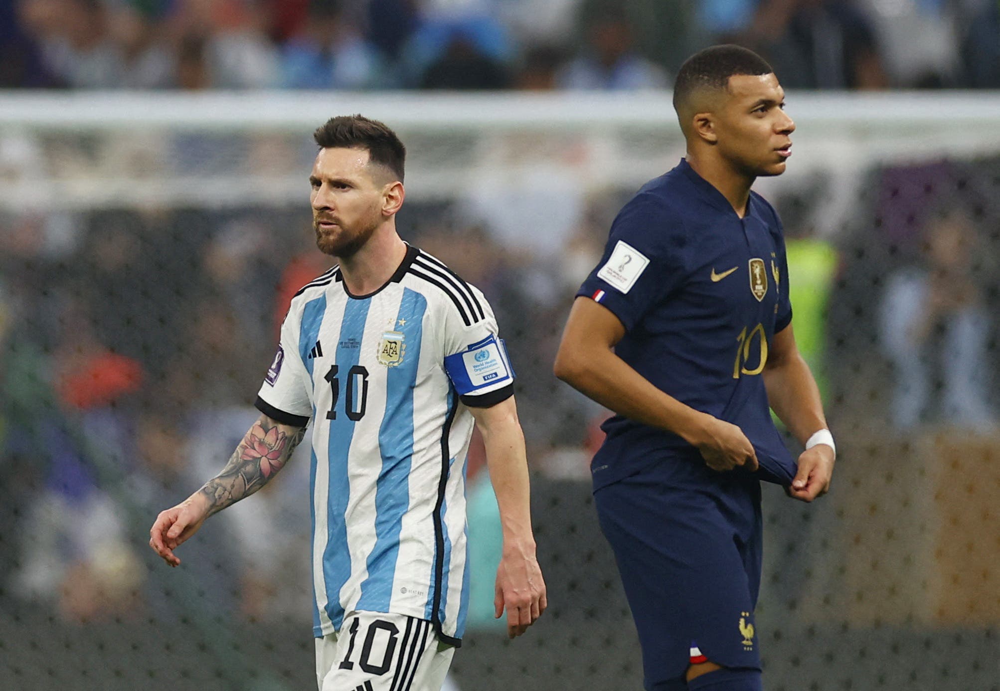 Soccer Football - FIFA World Cup Qatar 2022 - Final - Argentina v France - Lusail Stadium, Lusail, Qatar - December 18, 2022 Argentina's Lionel Messi celebrates scoring their first goal as France's Kylian Mbappe looks on REUTERS/Kai Pfaffenbach