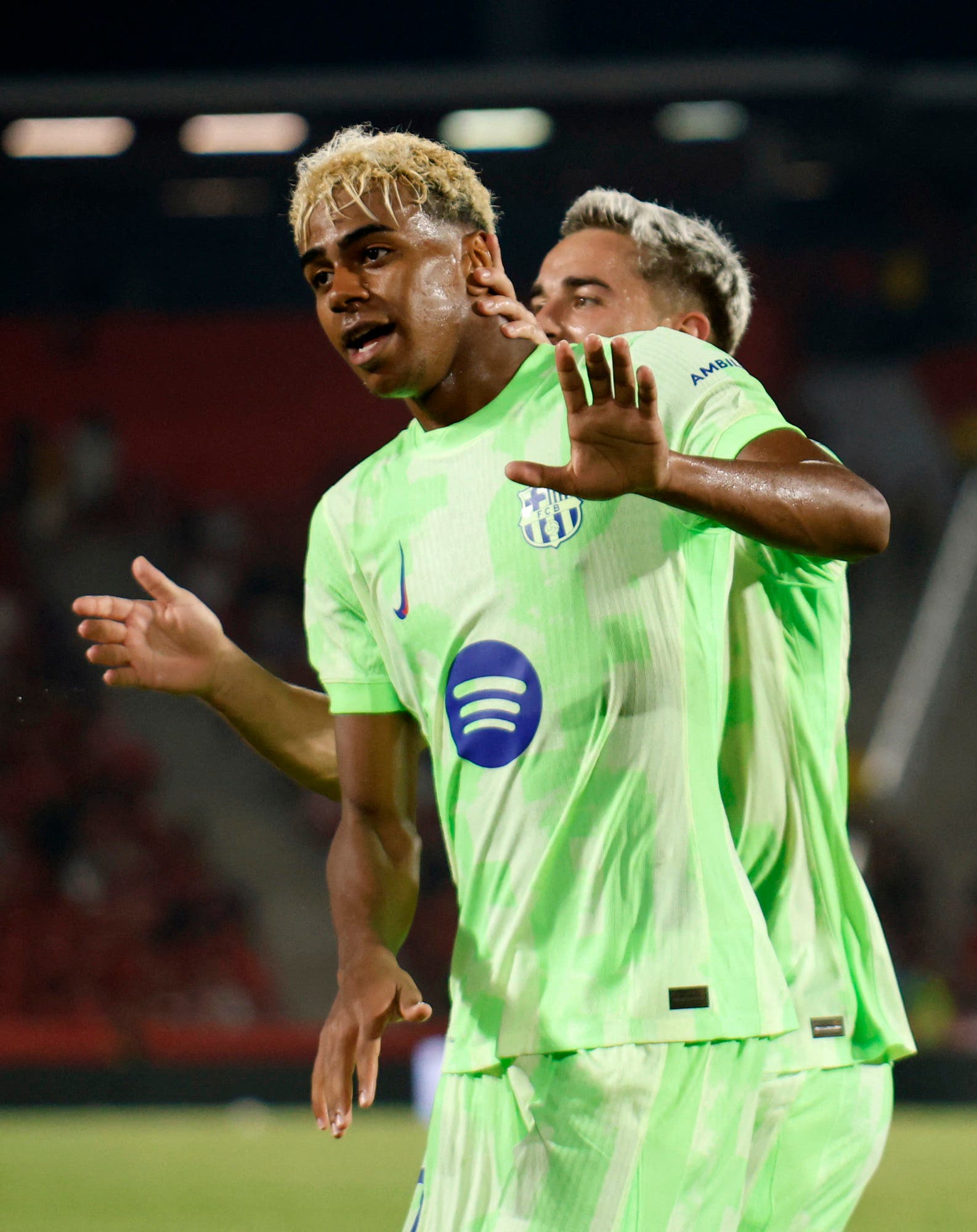 Soccer Football - LaLiga - RCD Mallorca v FC Barcelona - Estadi Mallorca Son Moix, Palma de Mallorca, Spain - August 16, 2025 FC Barcelona's Lamine Yamal celebrates scoring their third goal with Gavi REUTERS/Francisco Ubilla
