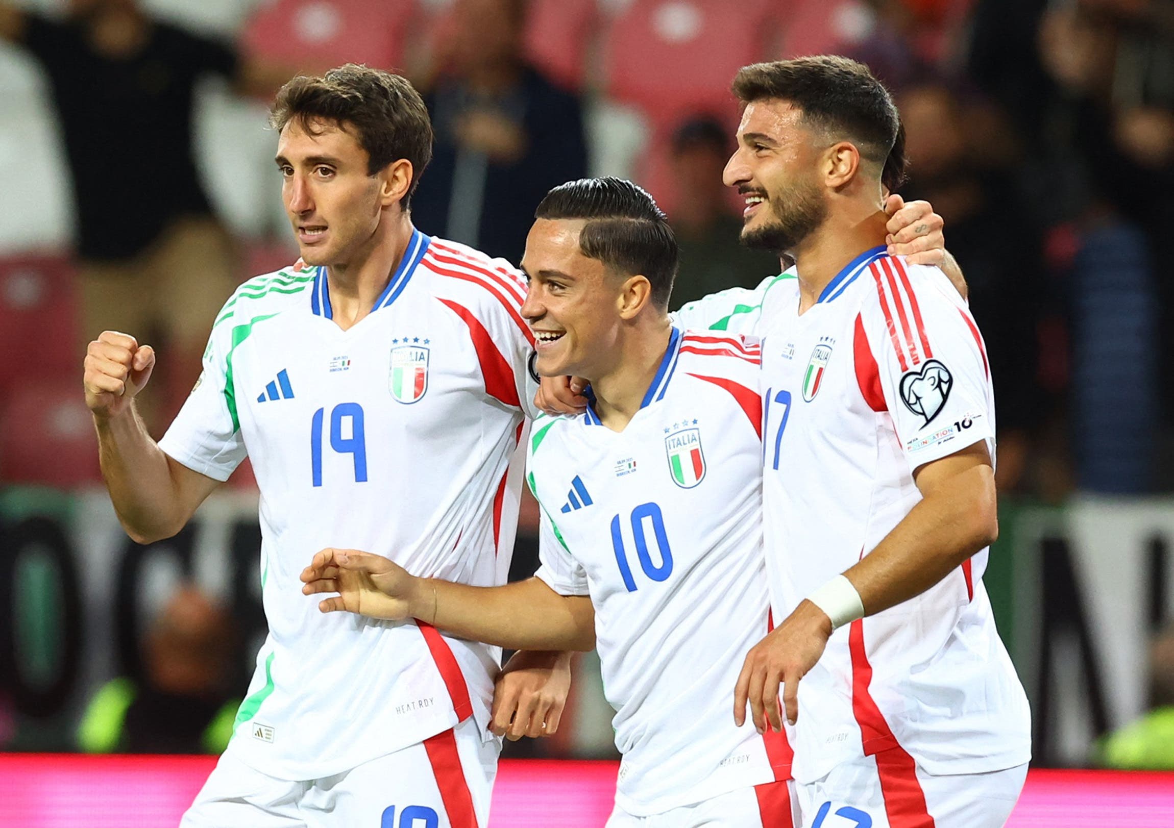 Soccer Football - World Cup - UEFA Qualifiers - Group I - Israel v Italy - Nagyerdei Stadion, Debrecen, Hungary - September 8, 2025 Italy's Giacomo Raspadori celebrates scoring their fourth goal with Andrea Cambiaso and Riccardo Orsolini REUTERS/Bernadett Szabo