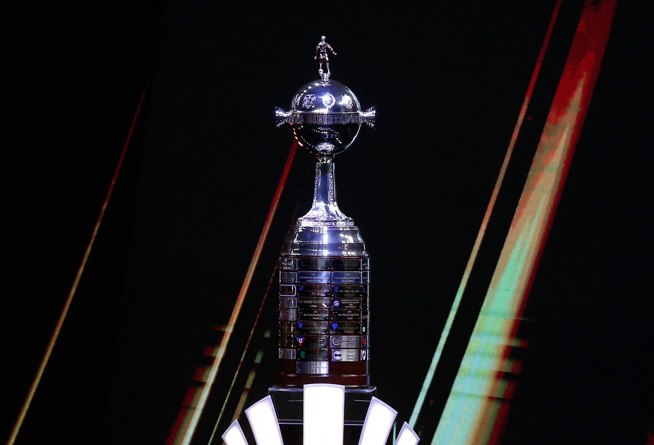 El trofeo de la Copa Libertadores.