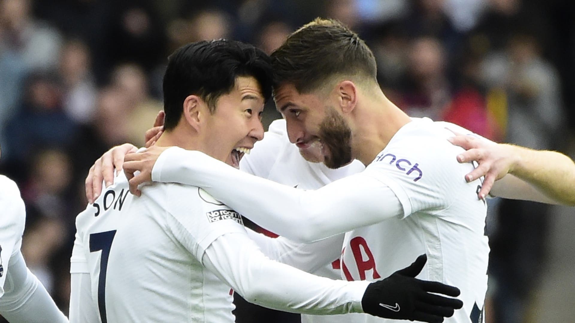 Heung-min Son y Rodrigo Bentancur