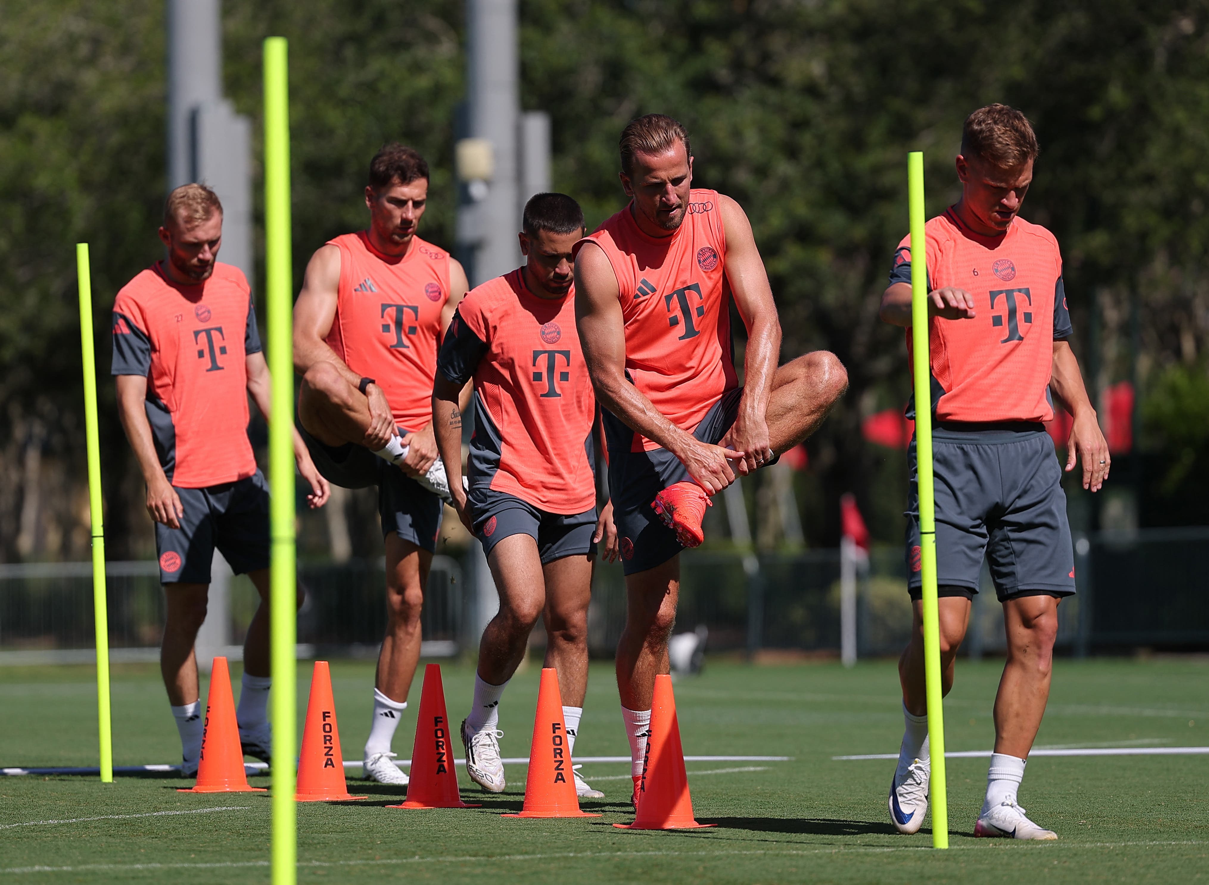 Bayern Munich's Harry Kane, Joshua Kimmich,Raphael Guerreiro, Konrad Laimer and Leon Goretzka during training 