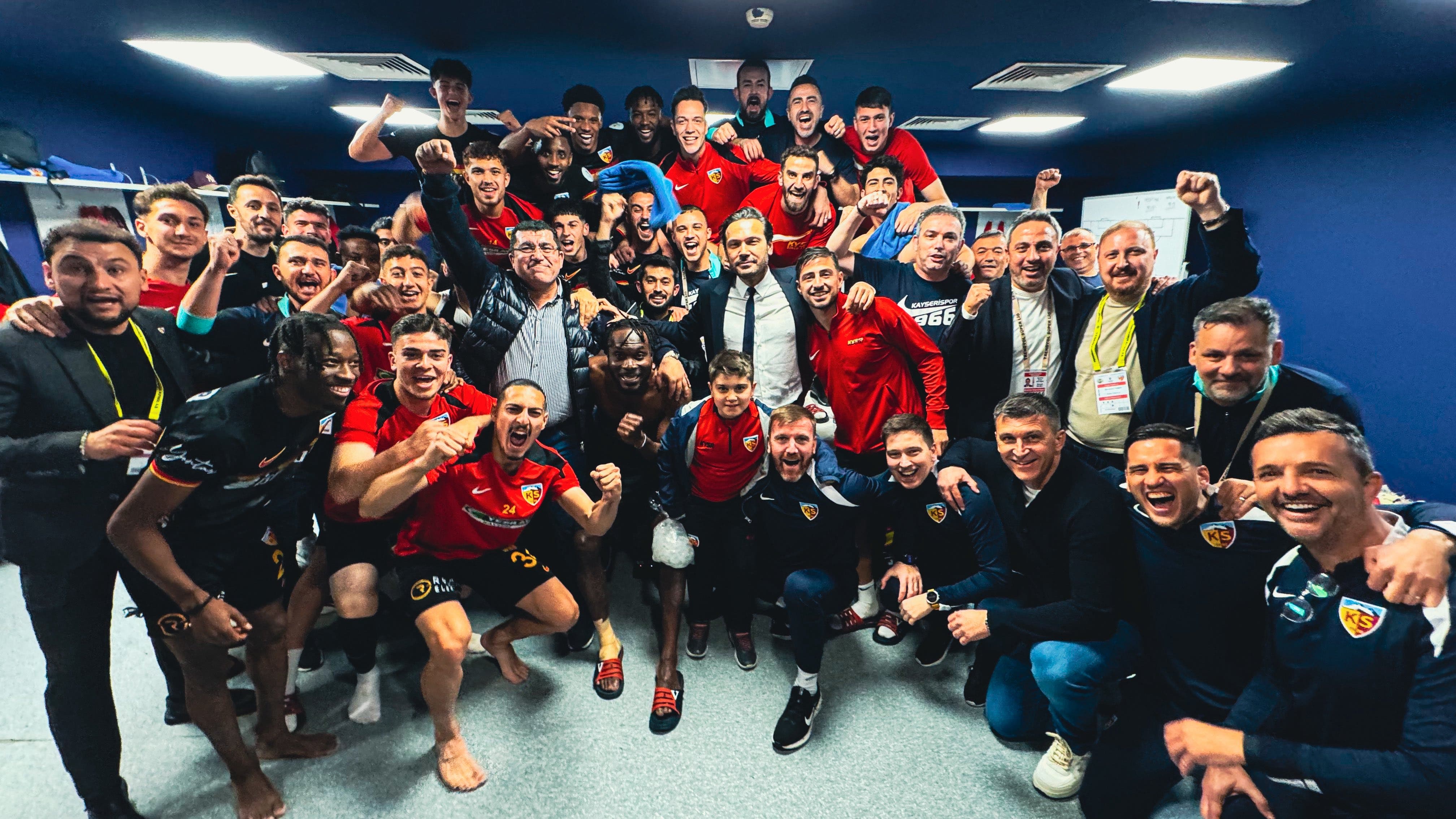 Kayserispor celebrates after snatching a tie with Fenerbahce