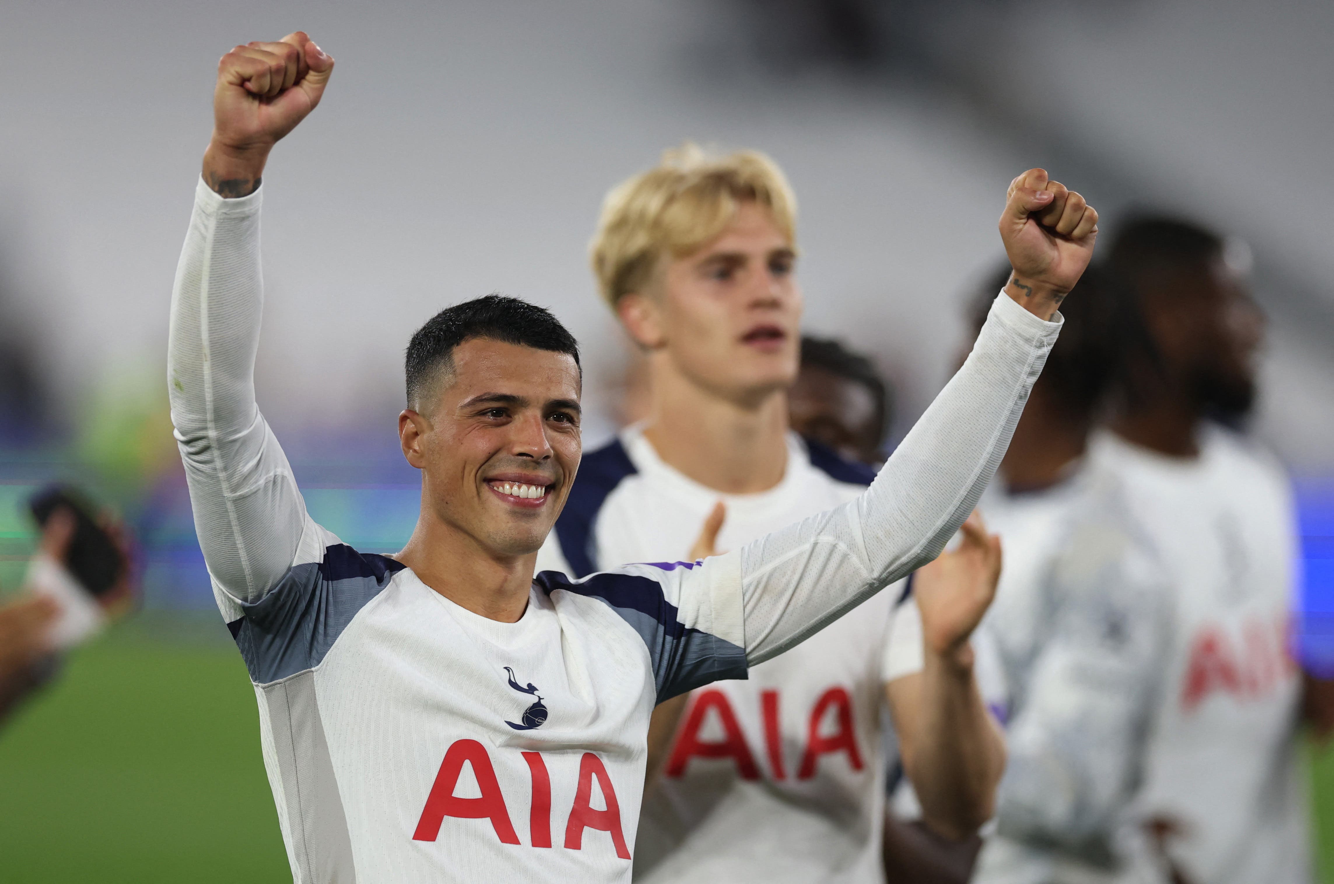 Soccer Football - Premier League - West Ham United v Tottenham Hotspur - London Stadium, London, Britain - September 13, 2025 Tottenham Hotspur's Pedro Porro and Lucas Bergvall celebrate after the match Action Images via Reuters/Paul Childs 
