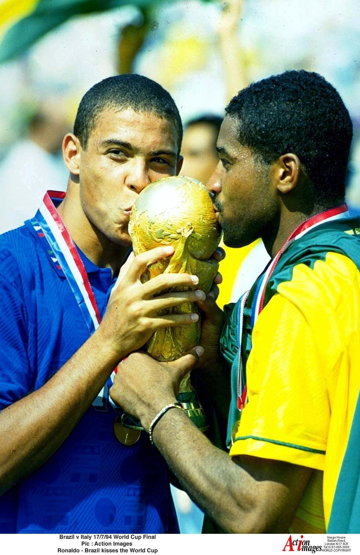 Football - 1994 FIFA World Cup - Final - Italy v Brazil - Rose Bowl, Los Angeles - 17/7/94 Pic : Action Images Ronaldo - Brazil kisses the World Cup