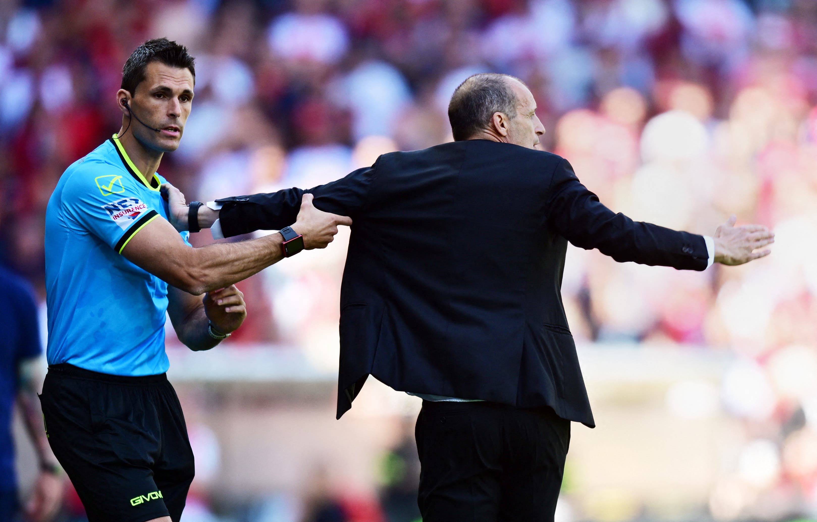 Soccer Football - Serie A - Genoa v AC Milan - Stadio Comunale Luigi Ferraris, Genoa, Italy - May 17, 2026 AC Milan coach Massimiliano Allegri and fourth official Matteo Marchetti REUTERS/Daniele Mascolo