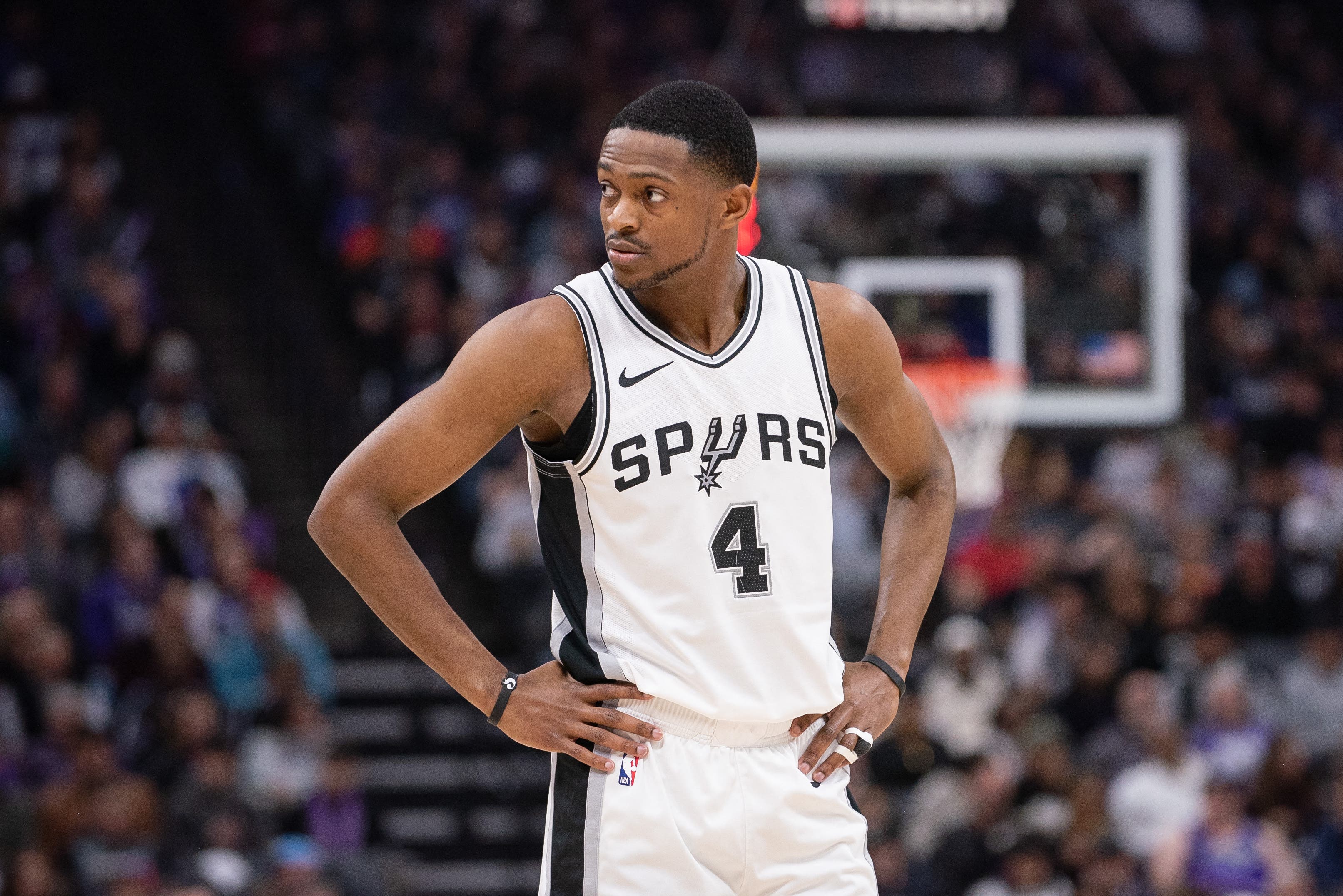 De'Aaron Fox playing for the San Antonio Spurs.