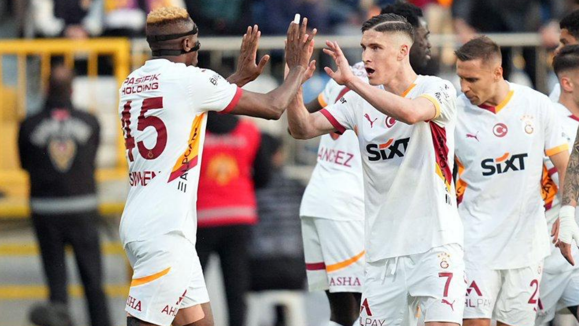 sallai celebra meter gol