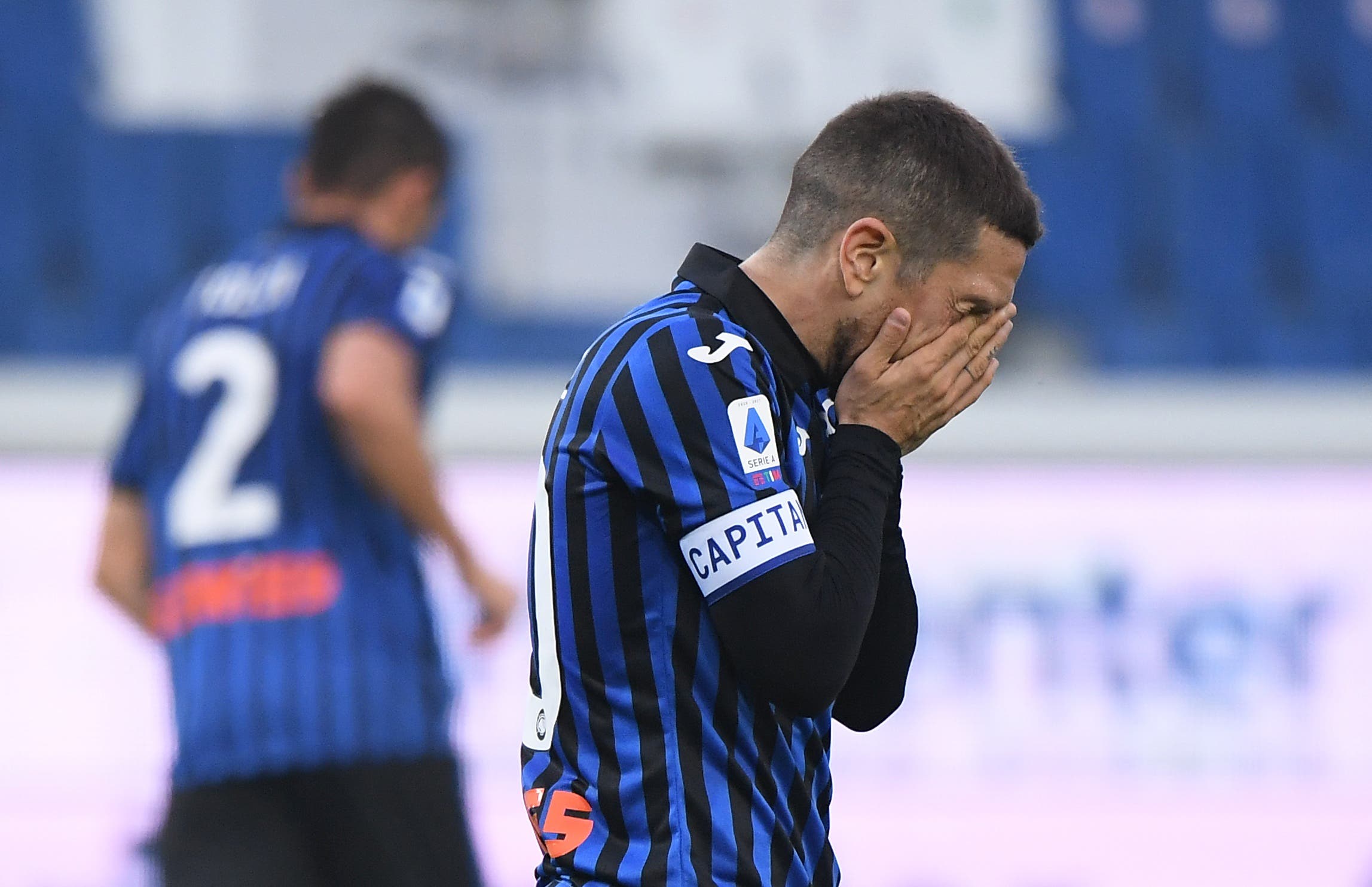 Alejandro Papu Gómez se lamenta durante un partido con el Atalanta. 