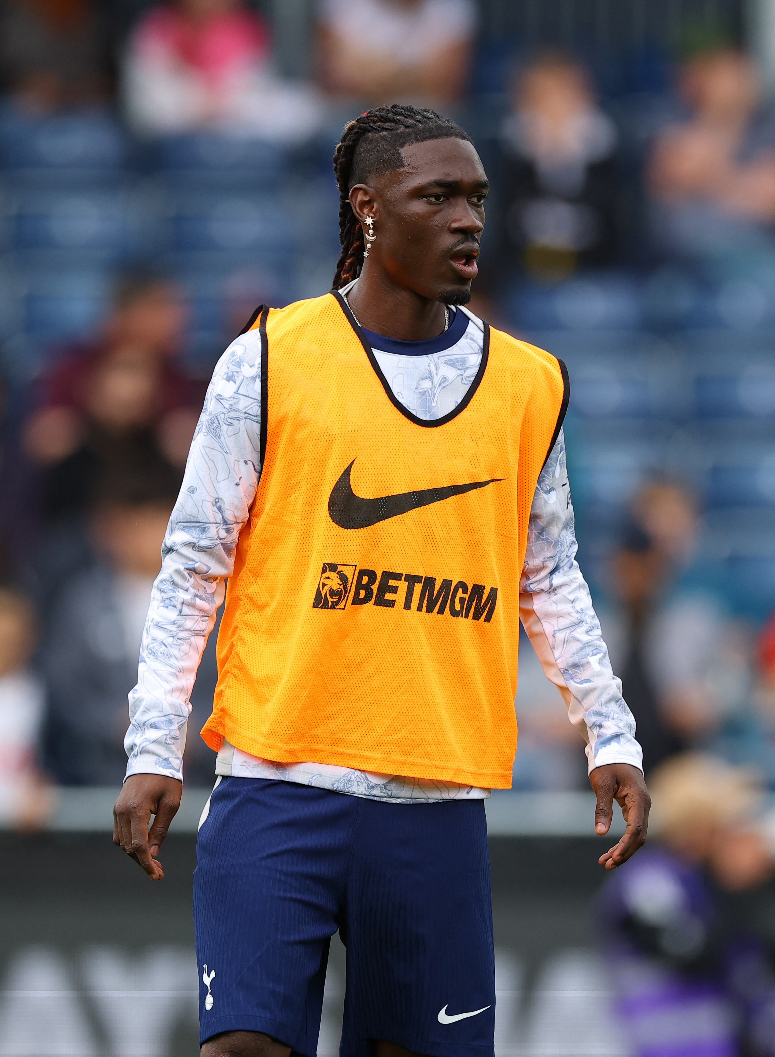 Soccer Football - Pre-Season Friendly - Luton Town v Tottenham Hotspur - Kenilworth Road, Luton, Britain - July 26, 2025 Tottenham Hotspur's Yves Bissouma during the warm up before the match Action Images via Reuters/Andrew Boyers
