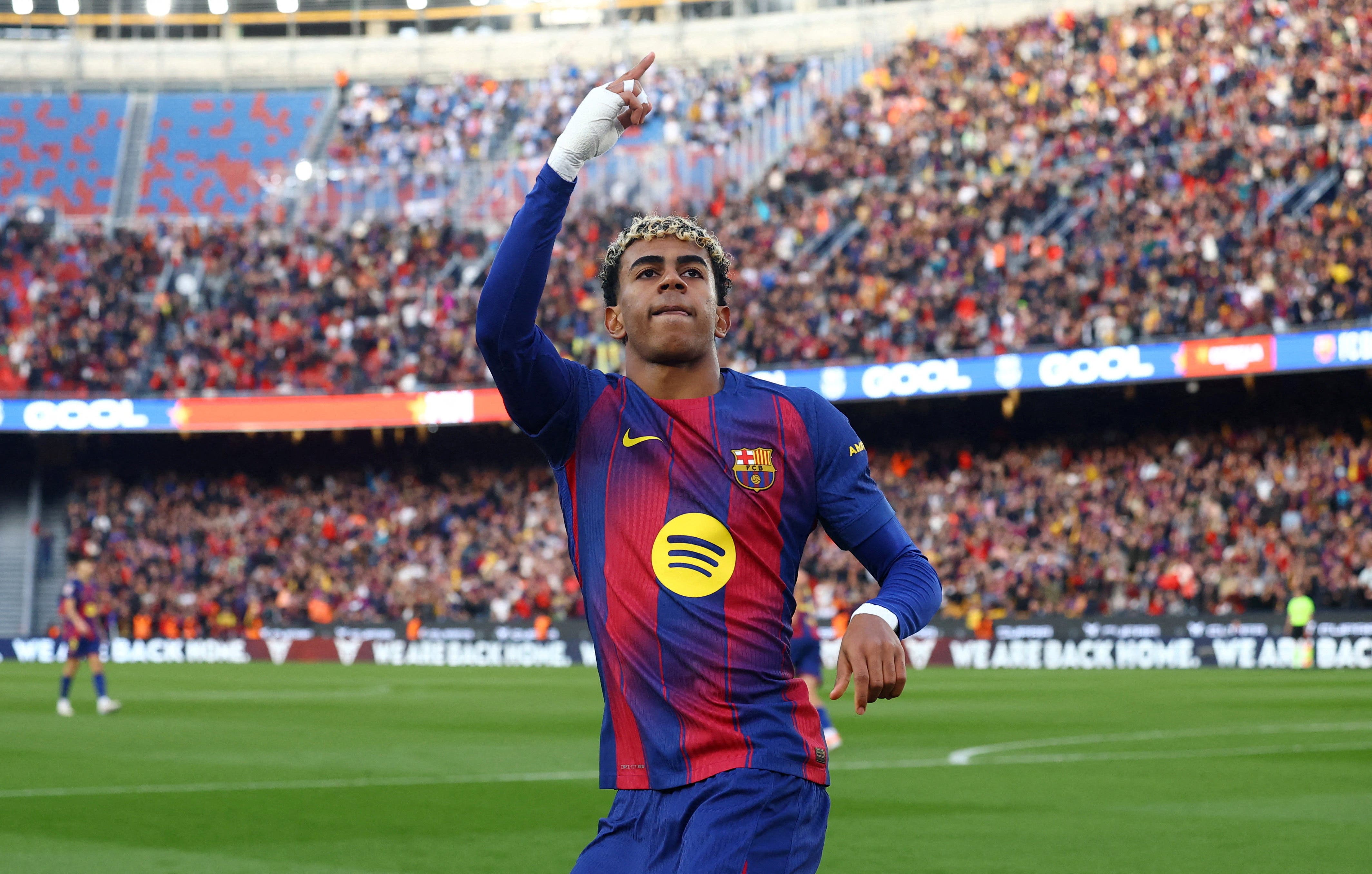 Soccer Football - LaLiga - FC Barcelona v Deportivo Alaves - Spotify Camp Nou, Barcelona, Spain - November 29, 2025 FC Barcelona's Lamine Yamal celebrates scoring their first goal REUTERS/Albert Gea TPX IMAGES OF THE DAY
