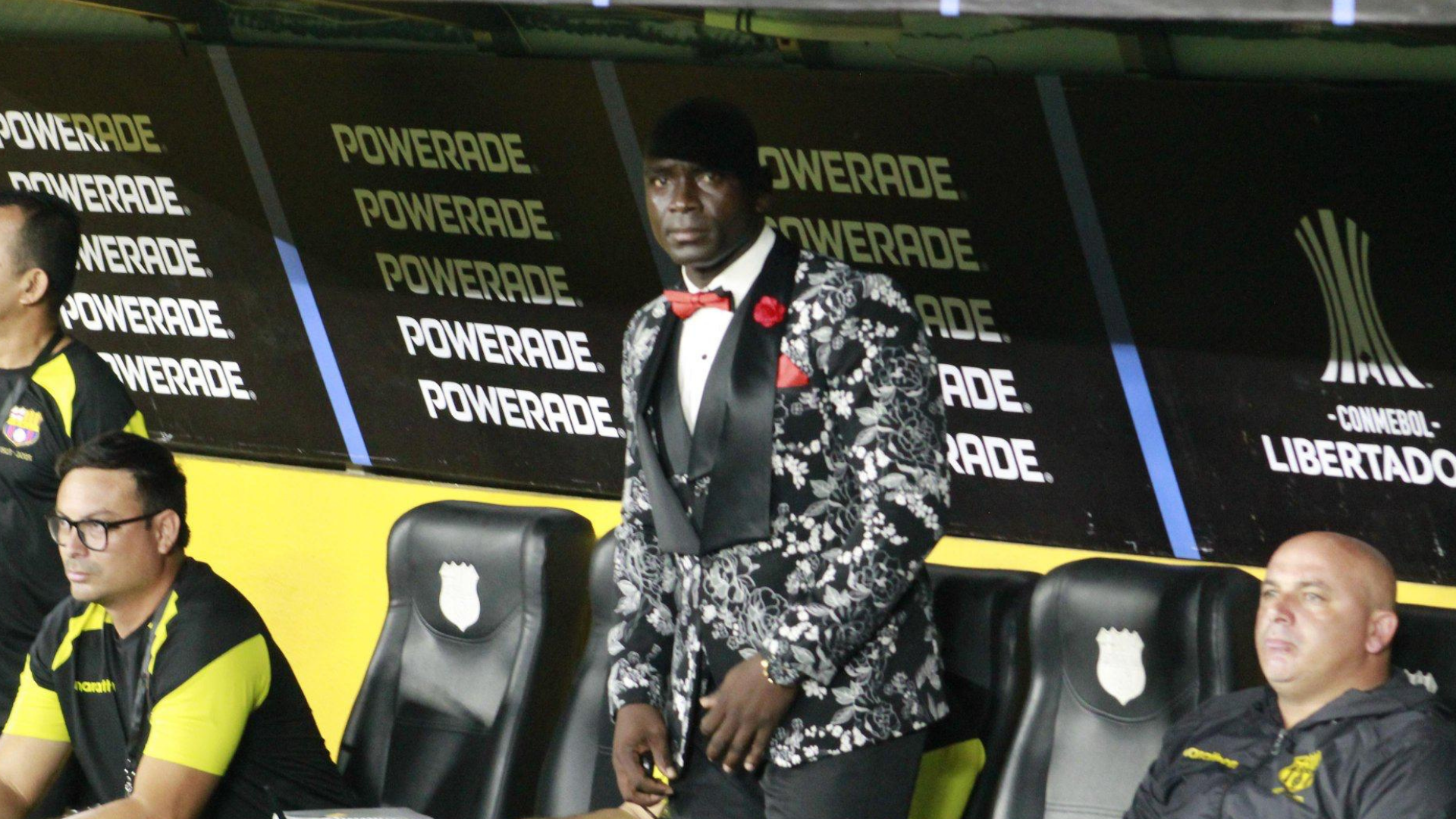 Segundo Castillo con su nuevo outfit