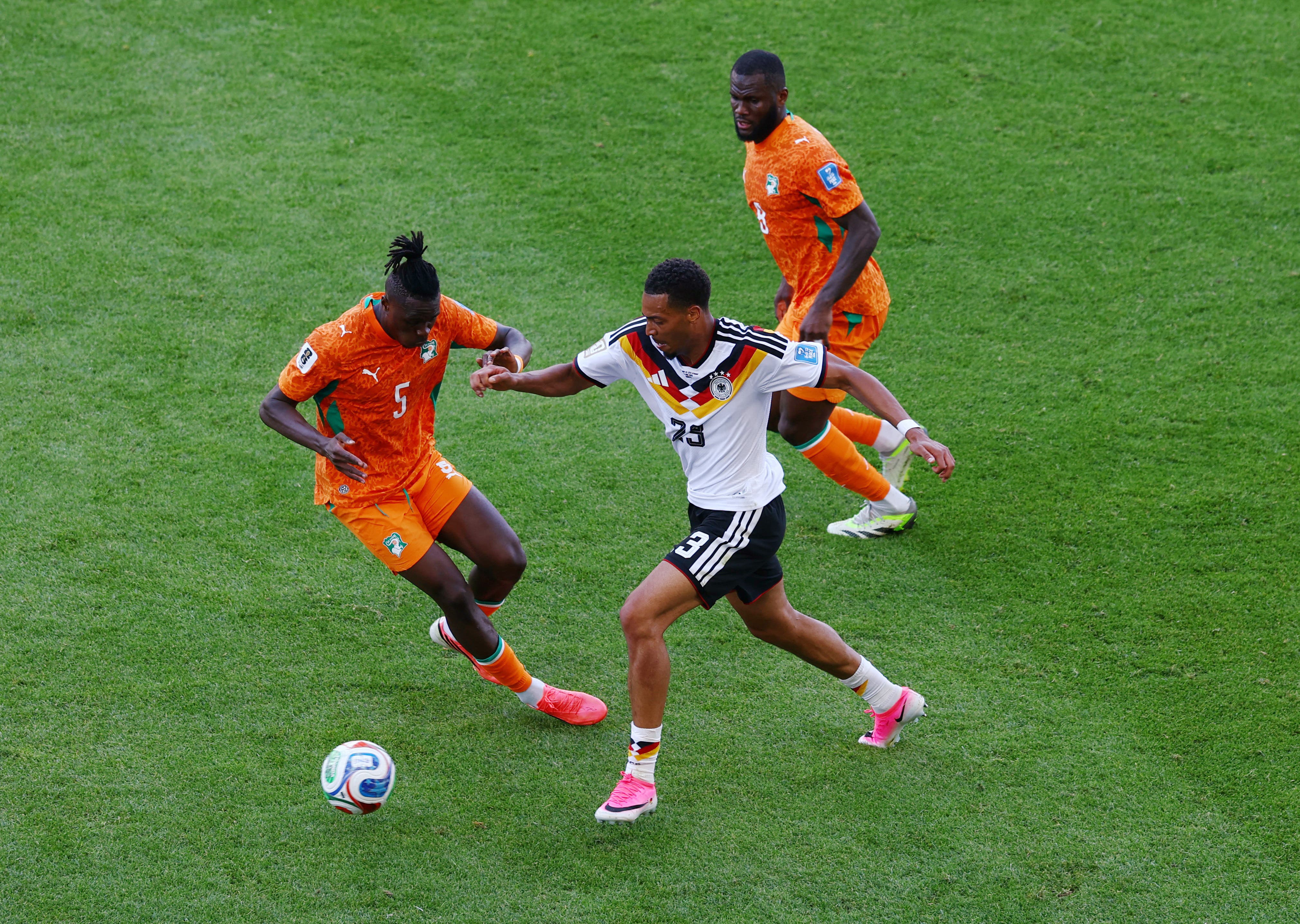 Soccer Football - FIFA World Cup 2026 - Group E - Germany v Ivory Coast - Toronto Stadium, Toronto, Canada - June 20, 2026 Germany's Felix Nmecha in action with Ivory Coast's Wilfried Singo REUTERS/Piroschka Van De Wouw

