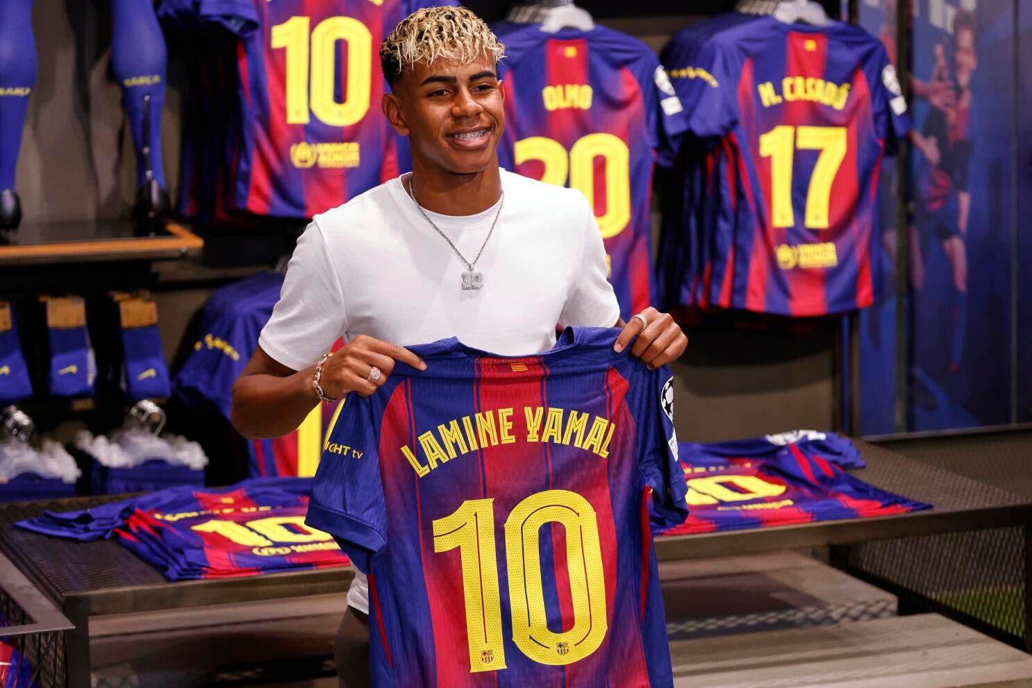 FCバルセロナ LAMINE YAMAL 10 ジャージ Lamine Yamal Number 10 Jersey Brings in Big Money for Barcelona