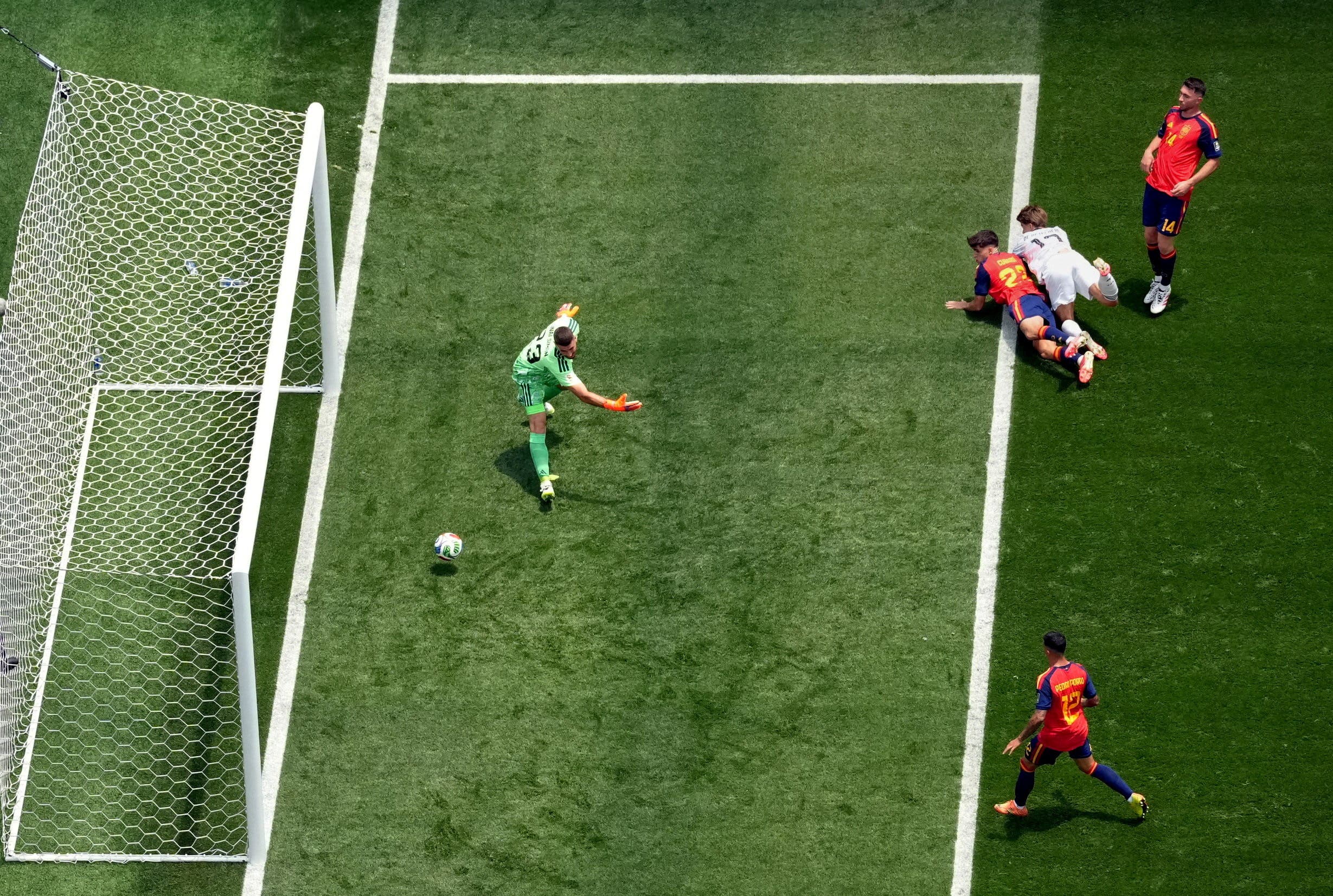 Soccer Football - FIFA World Cup 2026 - Quarter Final - Spain v Belgium - Los Angeles Stadium, Inglewood, California, U.S. - July 10, 2026 Belgium's Charles De Ketelaere scores their first goal REUTERS/Kai Pfaffenbach TPX IMAGES OF THE DAY

