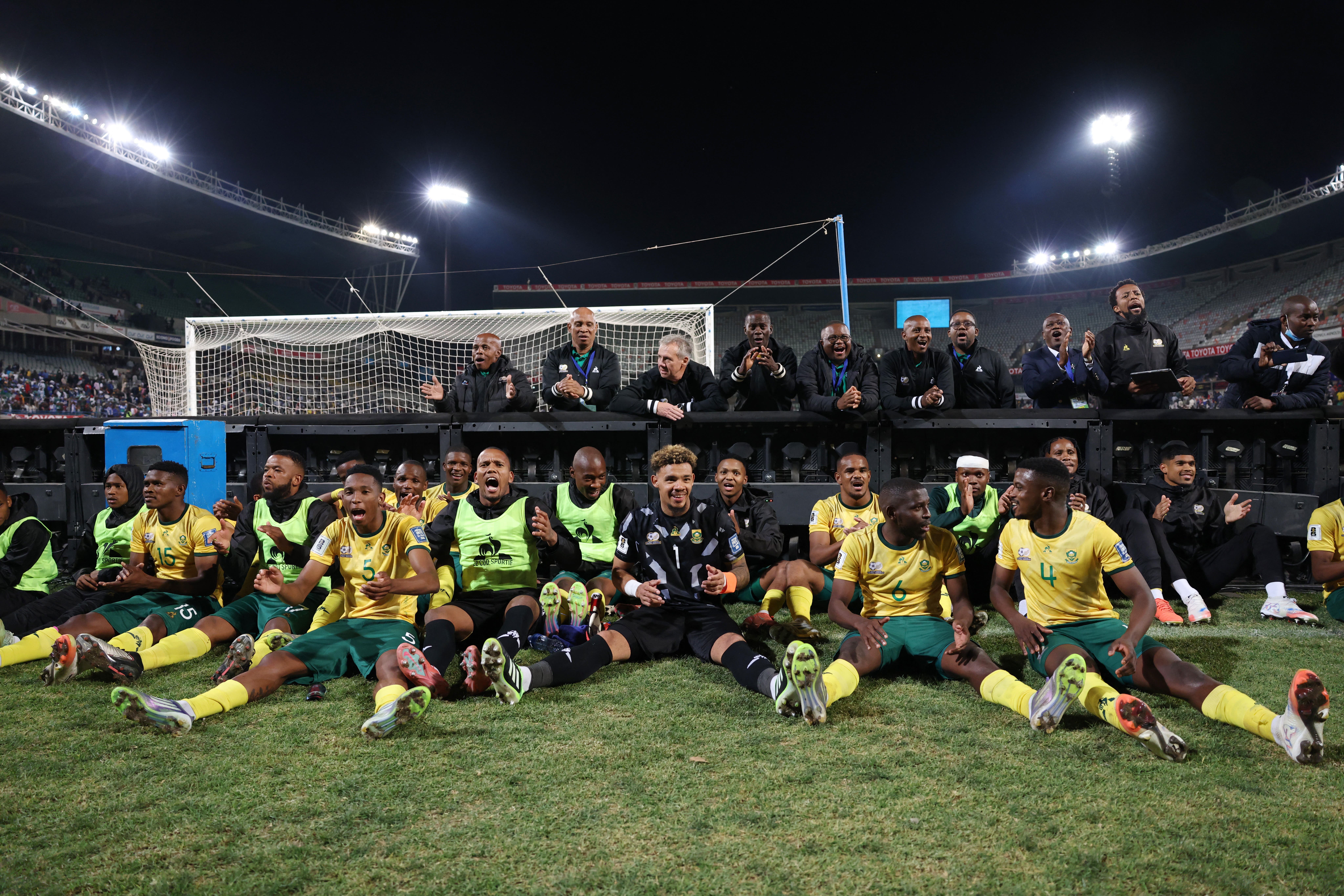 Soccer Football - World Cup - CAF Qualifiers - Group C - Lesotho v South Africa - Toyota Stadium, Bloemfontein, South Africa - September 5, 2025 South Africa players celebrate after the match REUTERS/Siphiwe Sibeko
