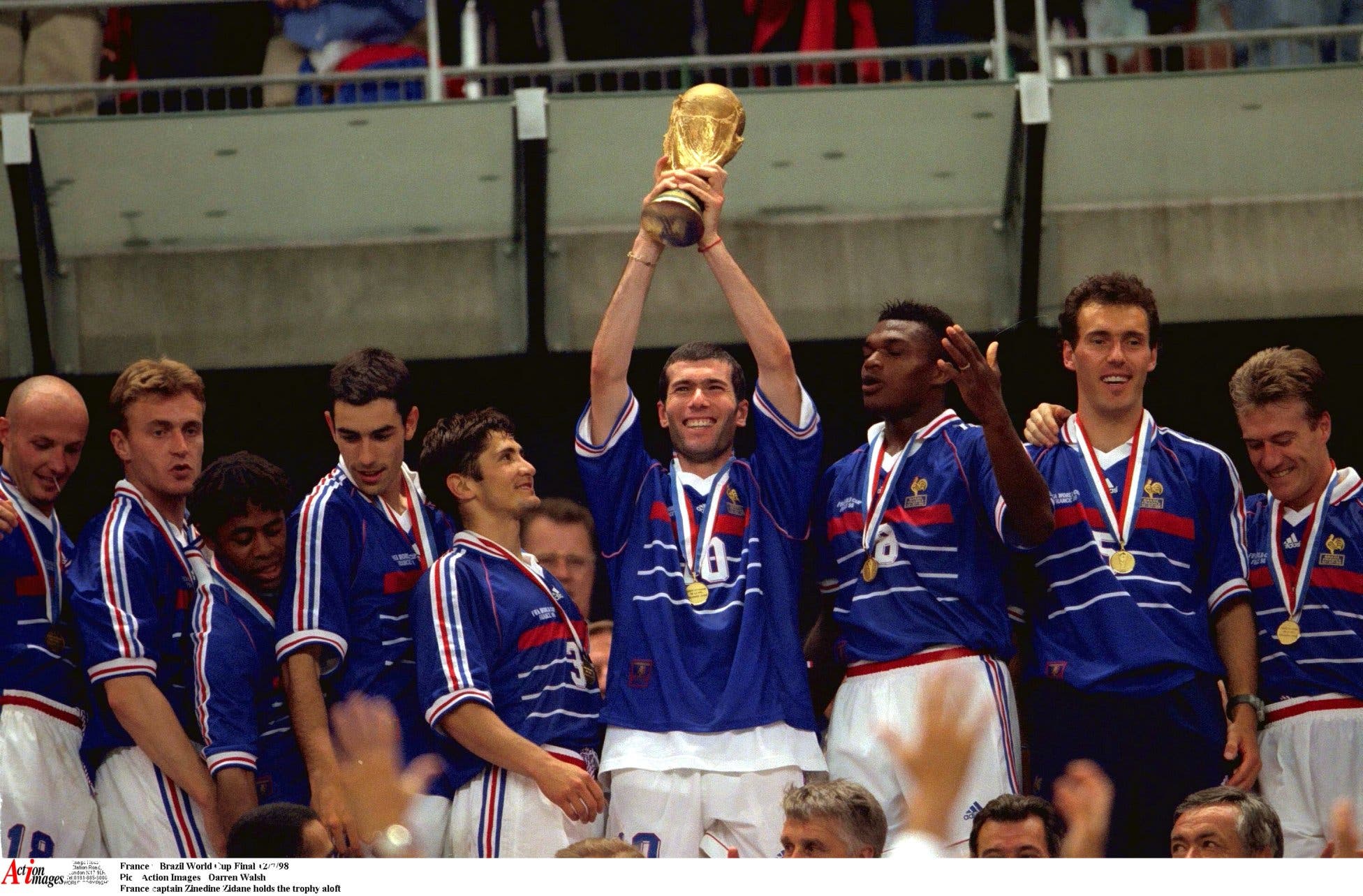 Football - 1998 FIFA World Cup - Final - France v Brazil - Stade de France, Saint Denis - 12/7/98 Pic : Action Images / Darren Walsh France's Zinedine Zidane holds the trophy aloft Madisonmark
