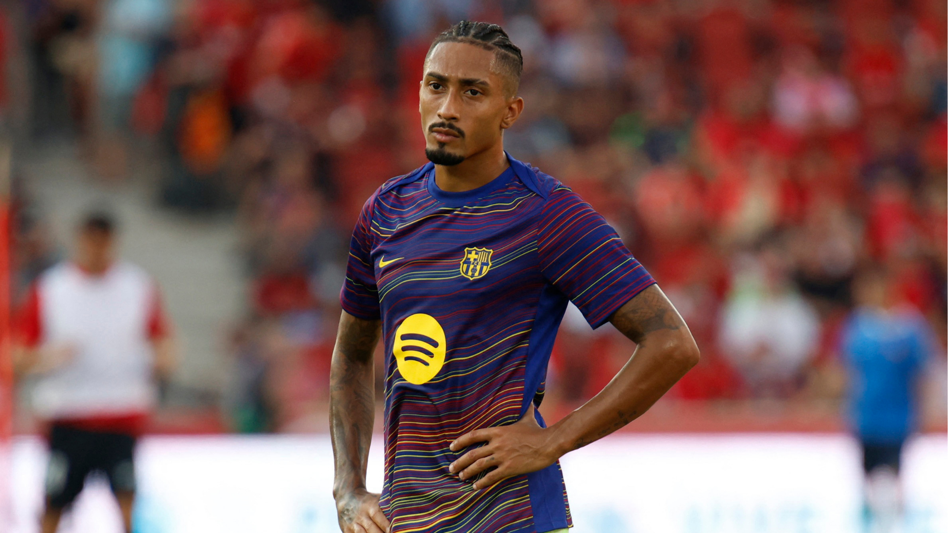 Raphinha during the warm up previous to the start of a FC Barcelona match.