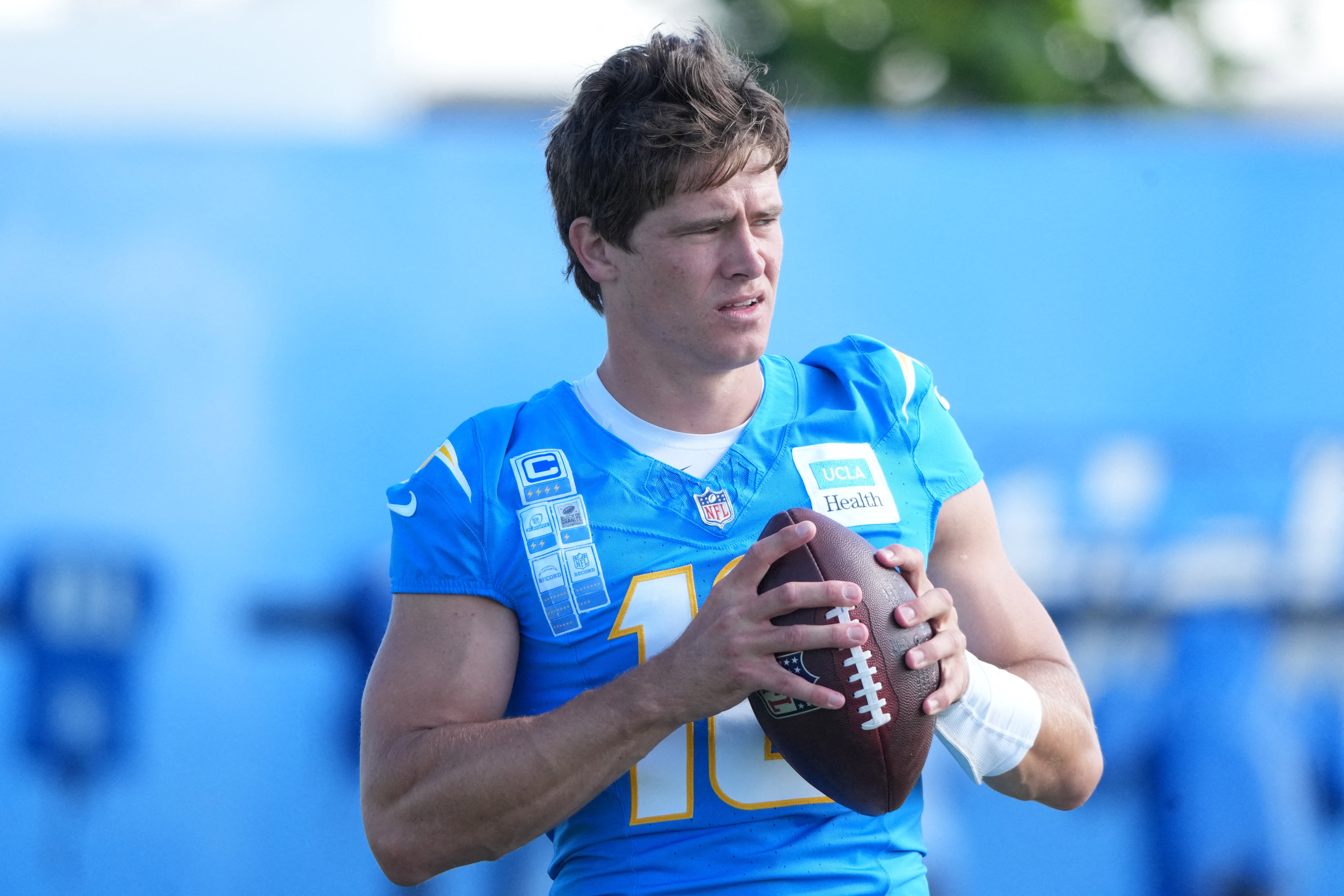Justin Herbert durante un entrenamiento con Los Angeles Chargers.