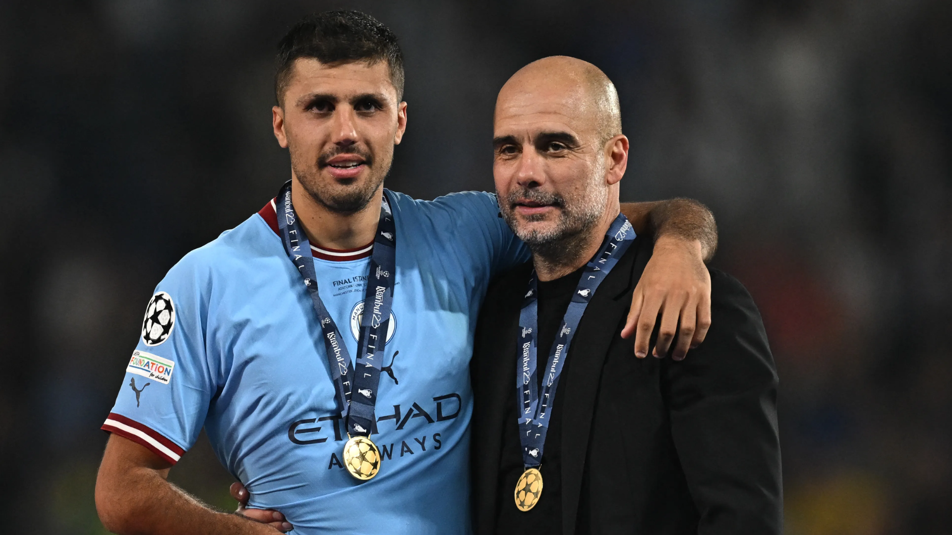 Rodrigo Hernández y Pep Guardiola