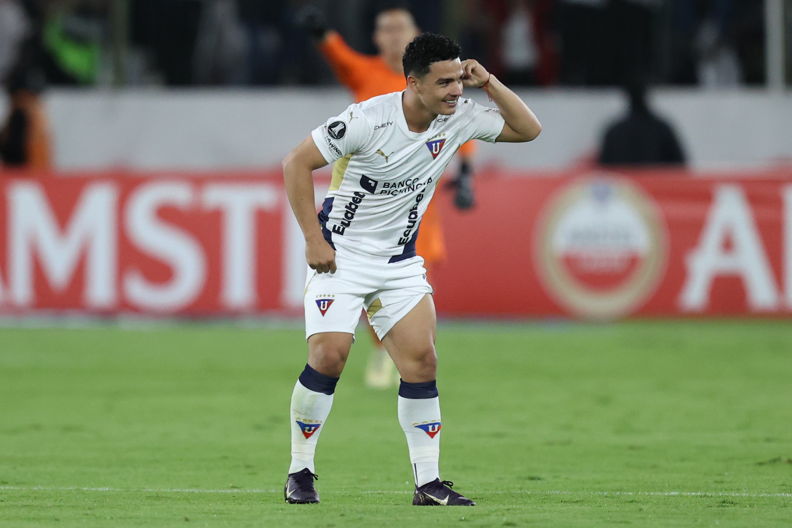Alexander Alvarado de Quito celebra un gol este miércoles, en un partido de la fase de grupos de la Copa Libertadores entre LDU Quito y Central Córdoba